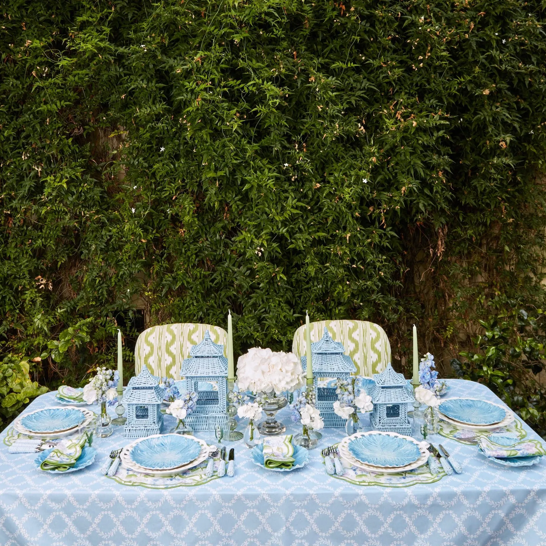 Mrs. Alice Camilla Hydrangea Placemats & Napkins (Set Of 4)