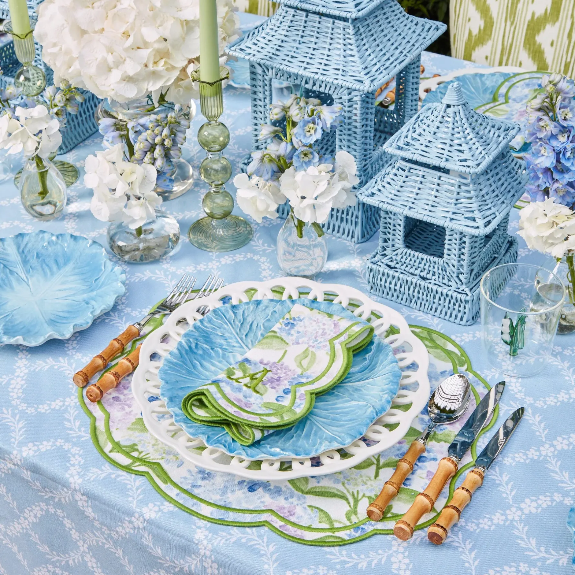 Mrs. Alice Camilla Hydrangea Placemats & Napkins (Set Of 4)