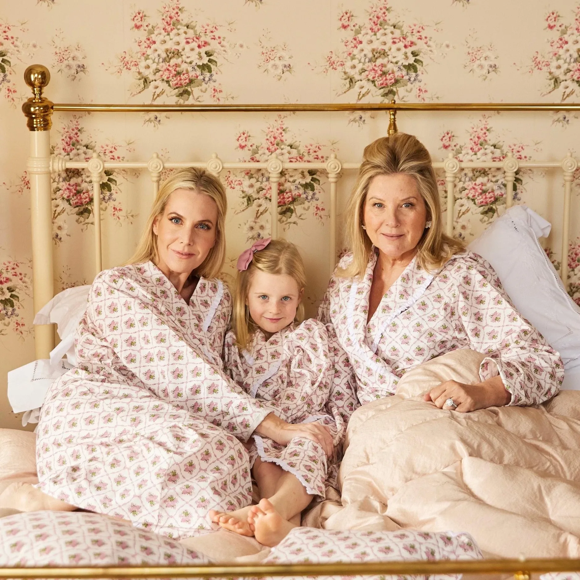 Hot Mrs. Alice Children's Pink Bouquet Dressing Gown
