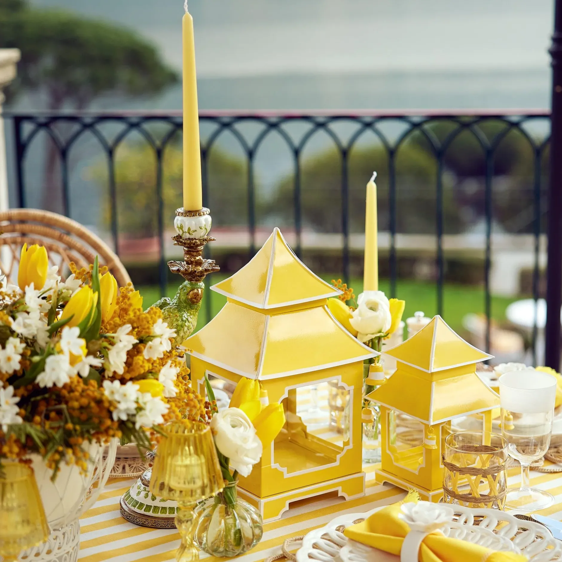 Outlet Mrs. Alice Green & Yellow Parrot Candlescape