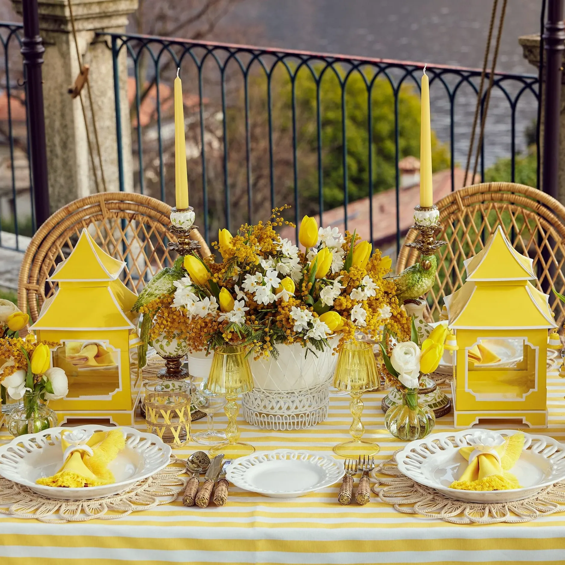 Best Mrs. Alice Green & Yellow Parrot Candlescape
