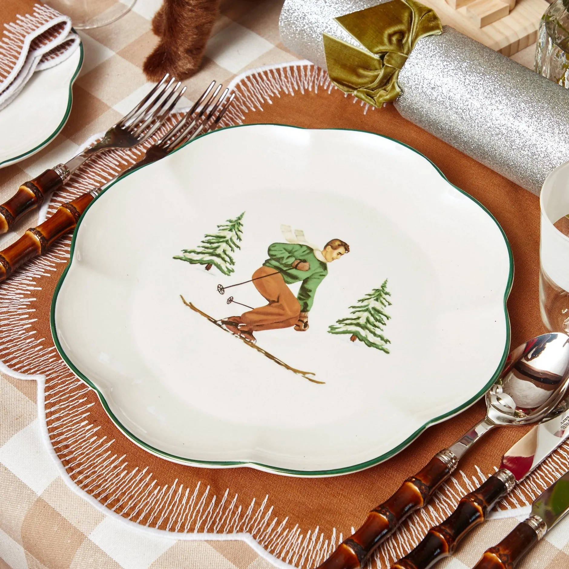 Online Mrs. Alice Heidi & Hans Skier Dinner Plate (Set Of 4)