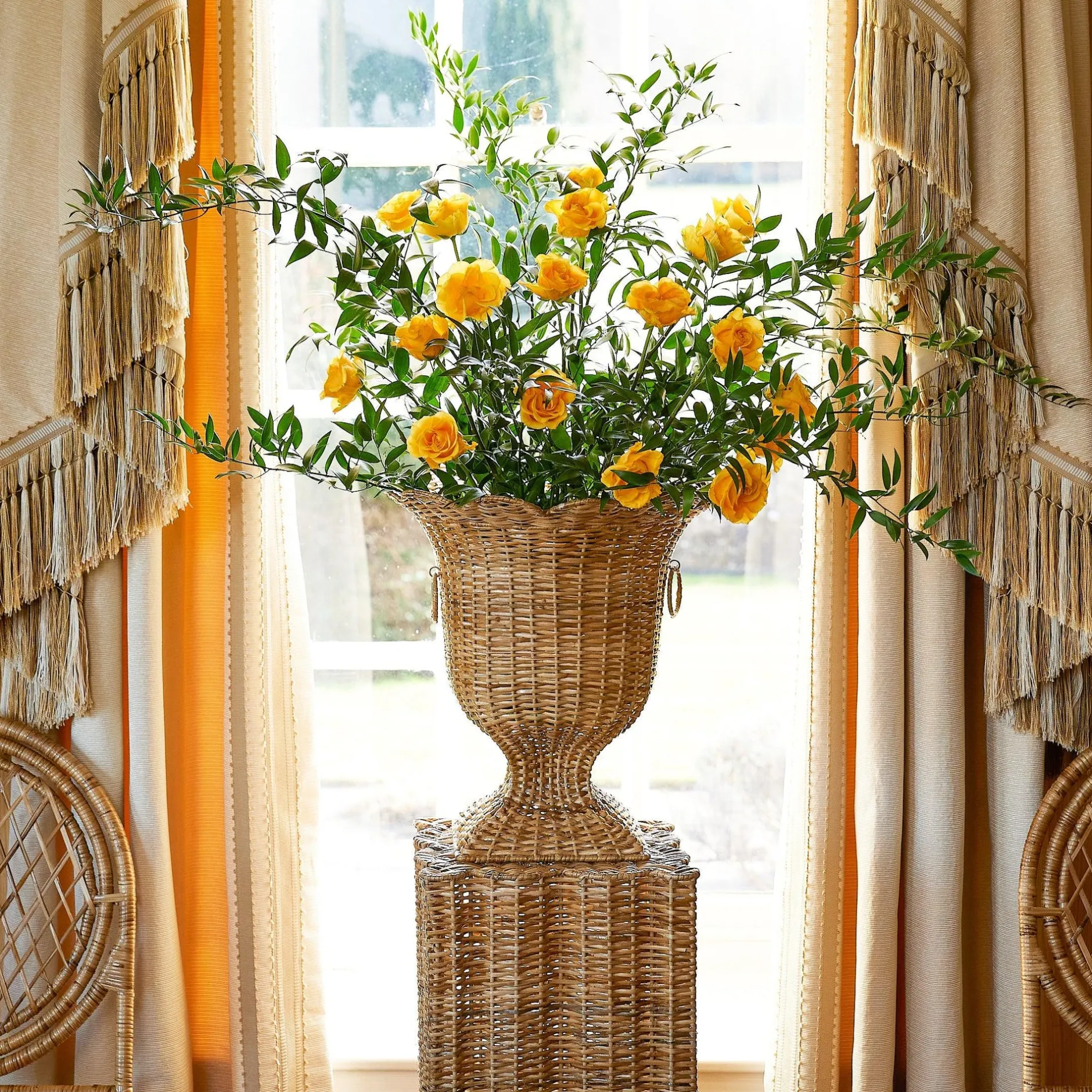 Best Mrs. Alice Liliana Scalloped Rattan Pedestal And Urn
