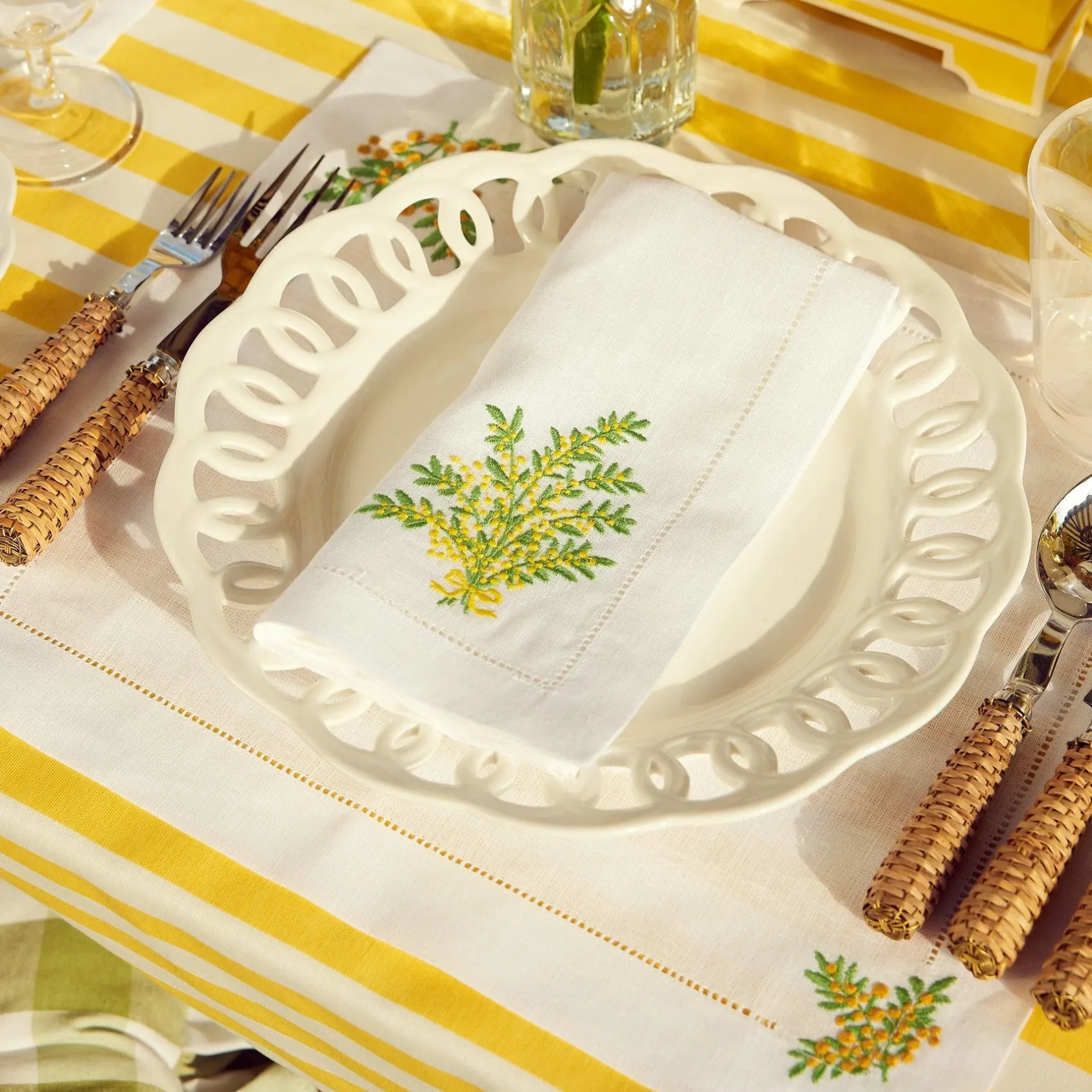 Mrs. Alice Mimosa White Linen Placemats (Set Of 4)