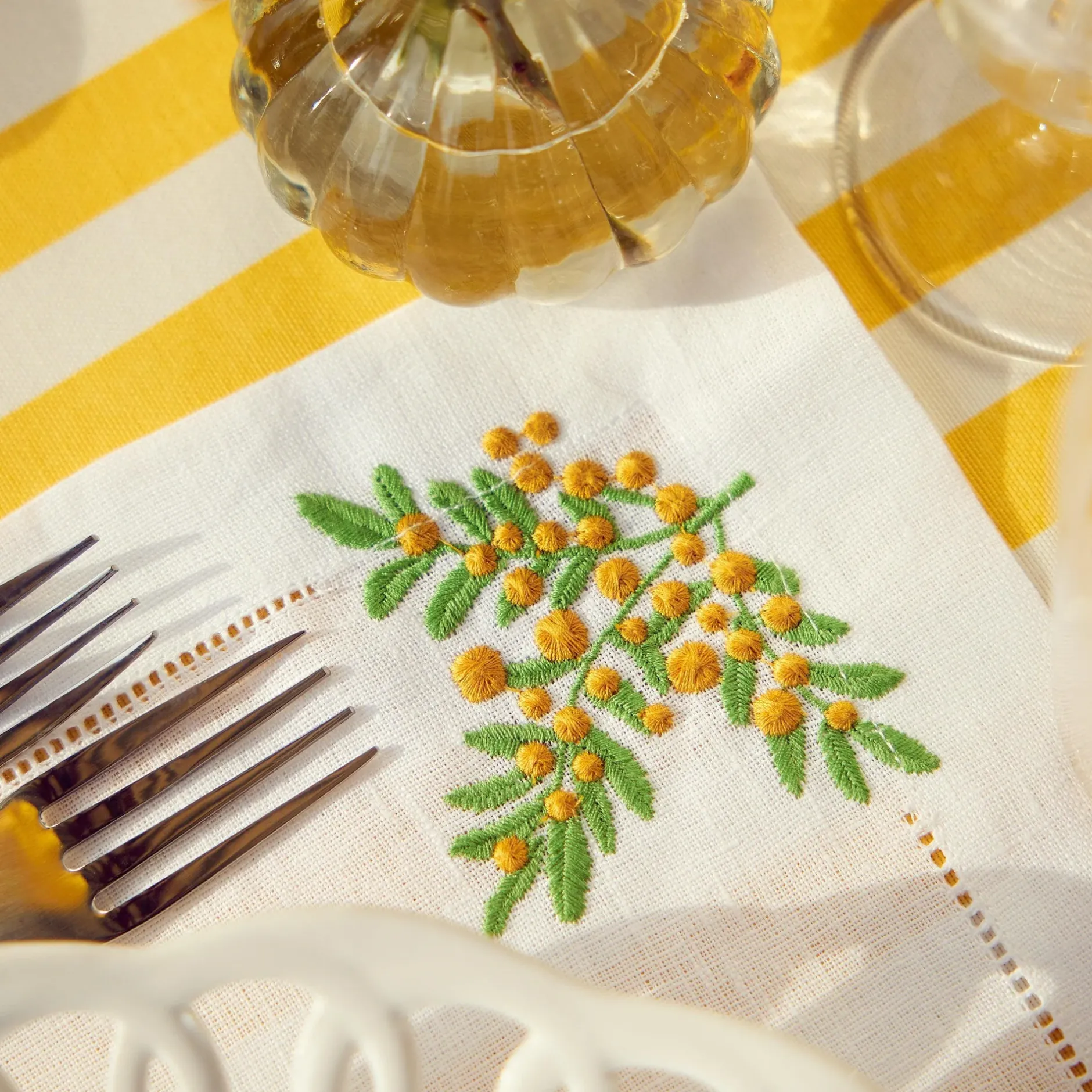 Mrs. Alice Mimosa White Linen Placemats (Set Of 4)