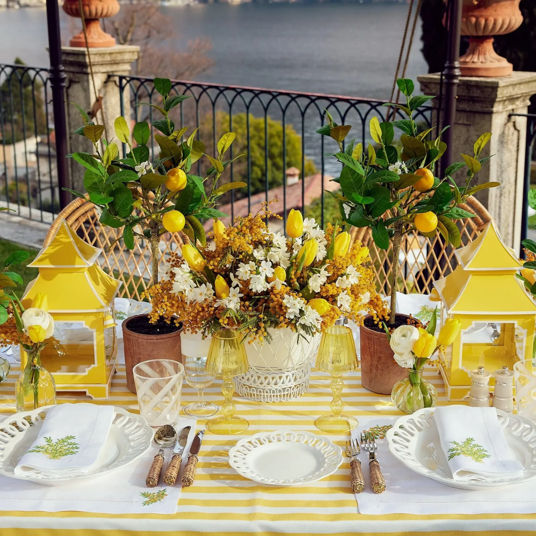 Clearance Mrs. Alice Mimosa White Linen Placemats & Napkins (Set Of 4)