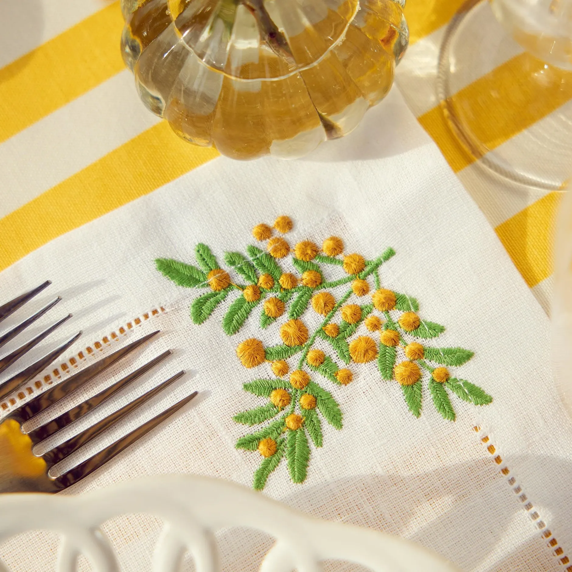 Clearance Mrs. Alice Mimosa White Linen Placemats & Napkins (Set Of 4)