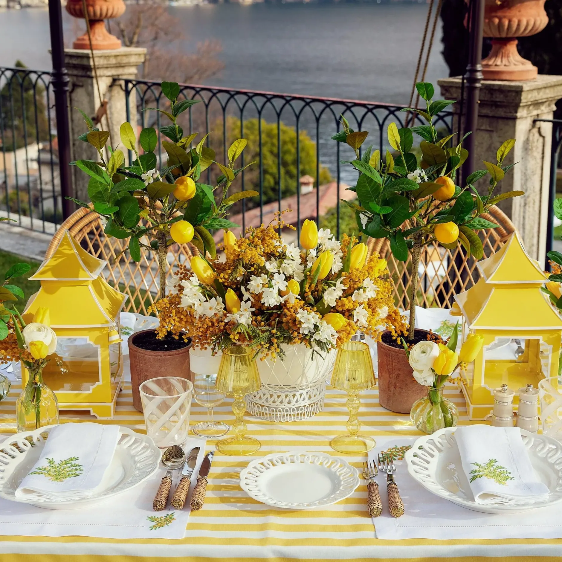 Clearance Mrs. Alice Mimosa White Linen Placemats & Napkins (Set Of 4)