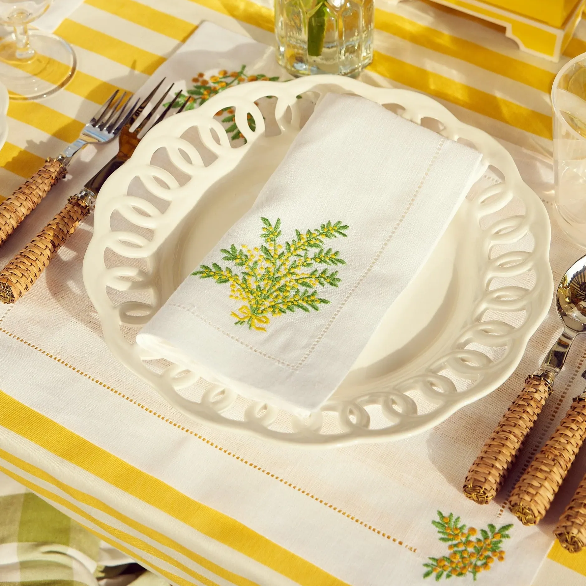 Clearance Mrs. Alice Mimosa White Linen Placemats & Napkins (Set Of 4)