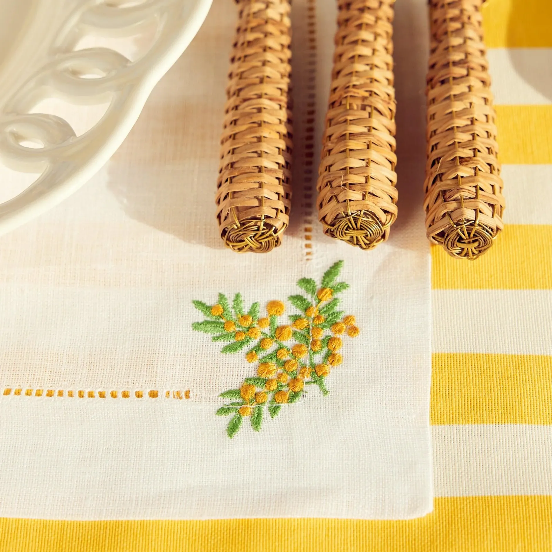 Clearance Mrs. Alice Mimosa White Linen Placemats & Napkins (Set Of 4)