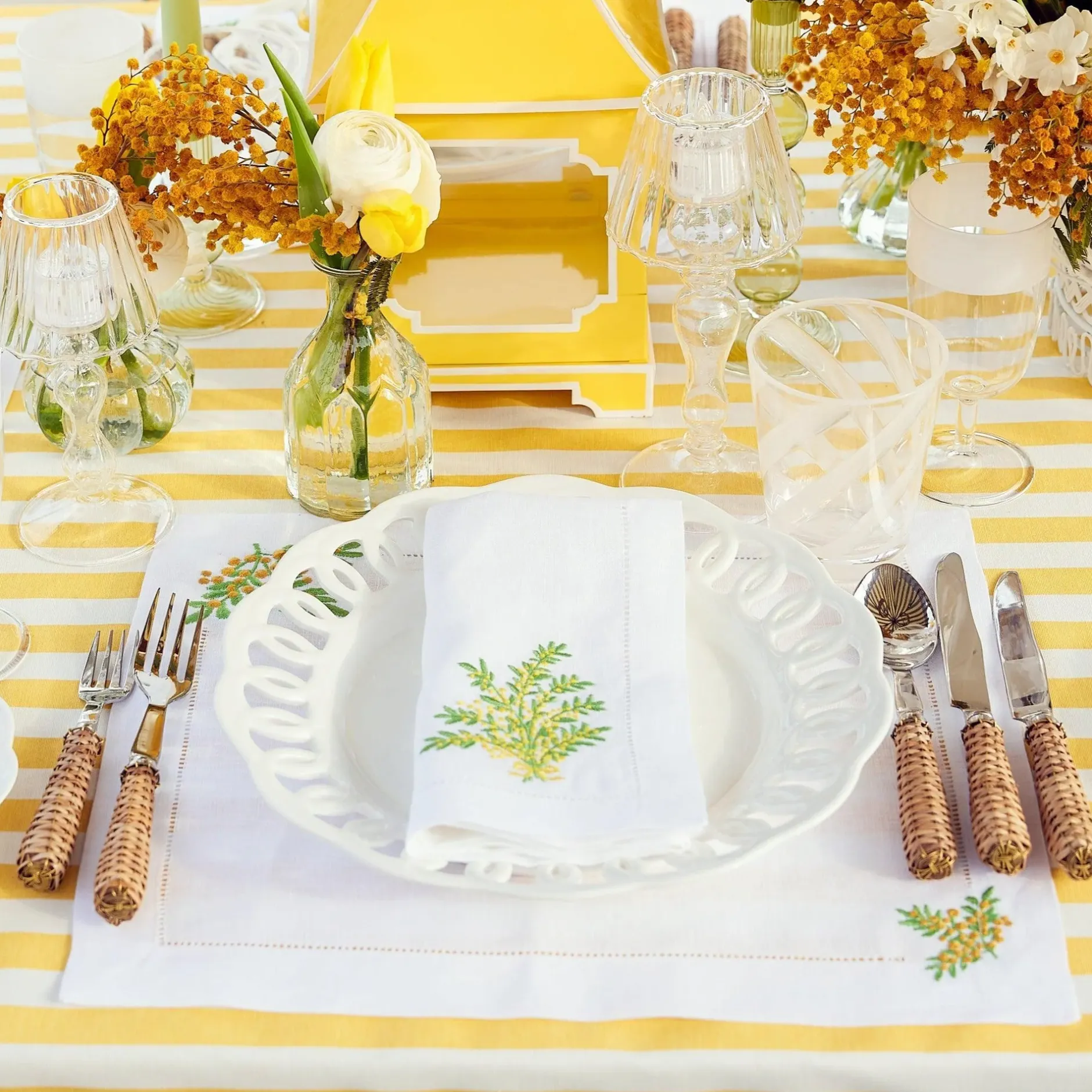 Clearance Mrs. Alice Mimosa White Linen Placemats & Napkins (Set Of 4)