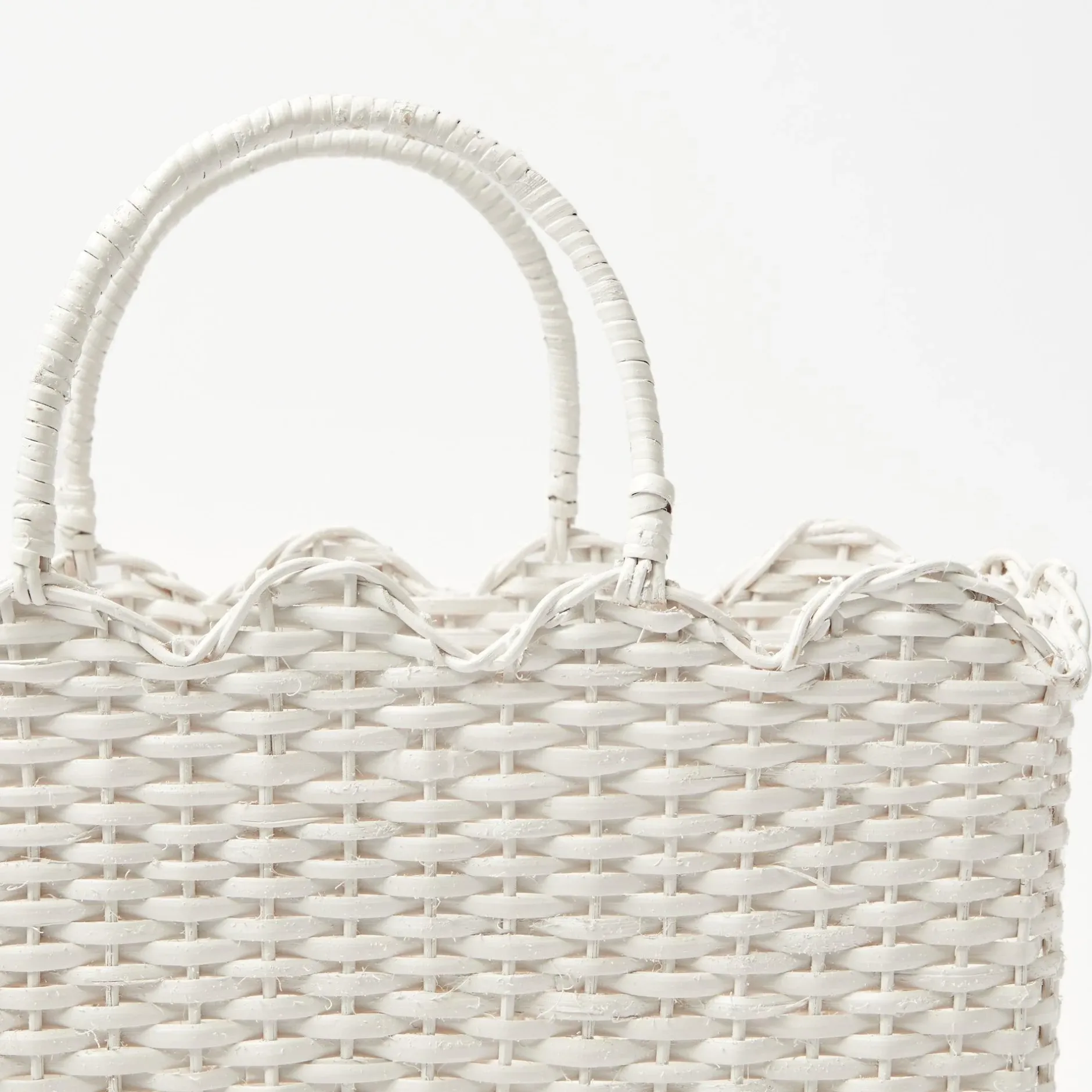 Sale Mrs. Alice White Rattan Tote Bag (Blue Bow)
