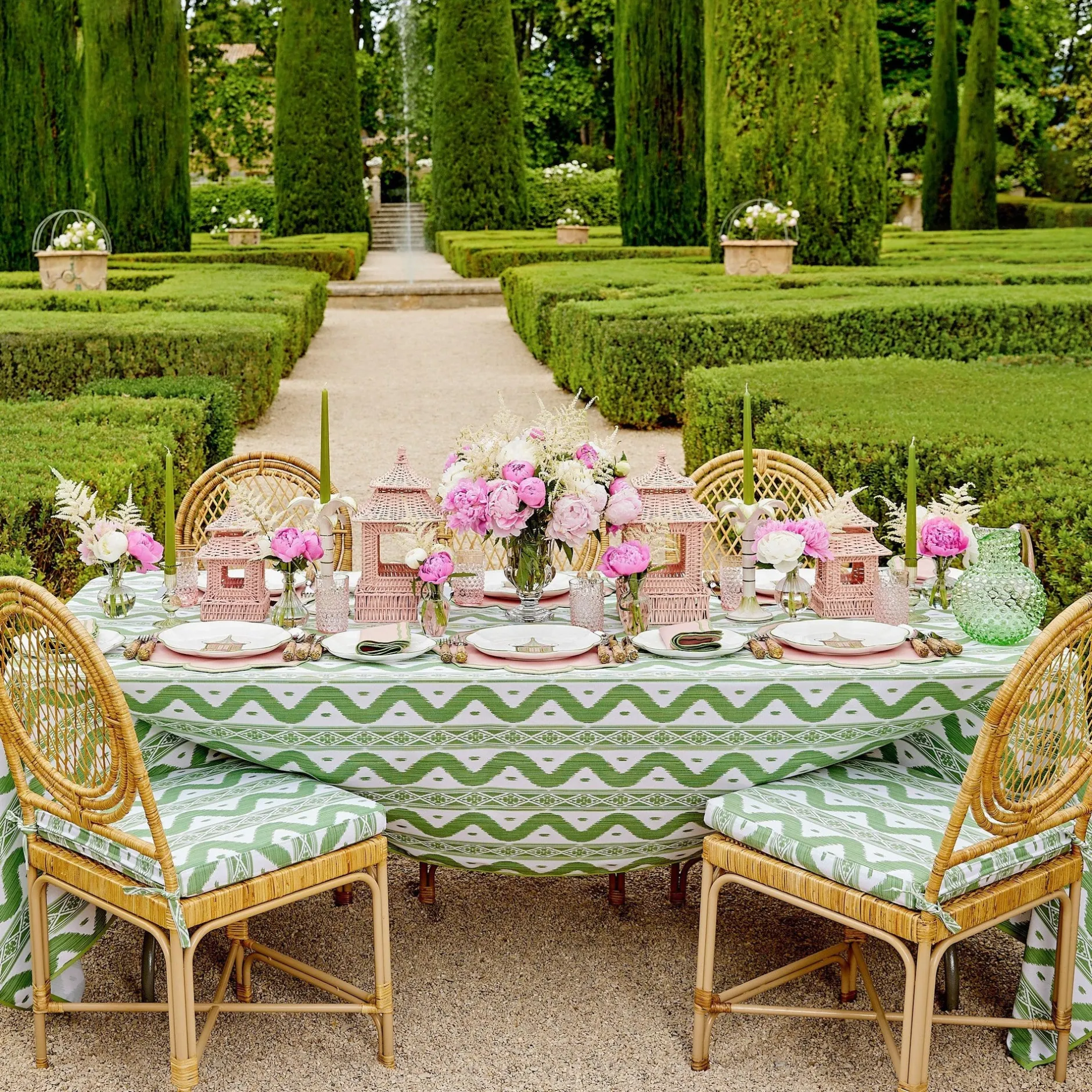 Outlet Mrs. Alice Pink & Green Pagoda Dinner Plate