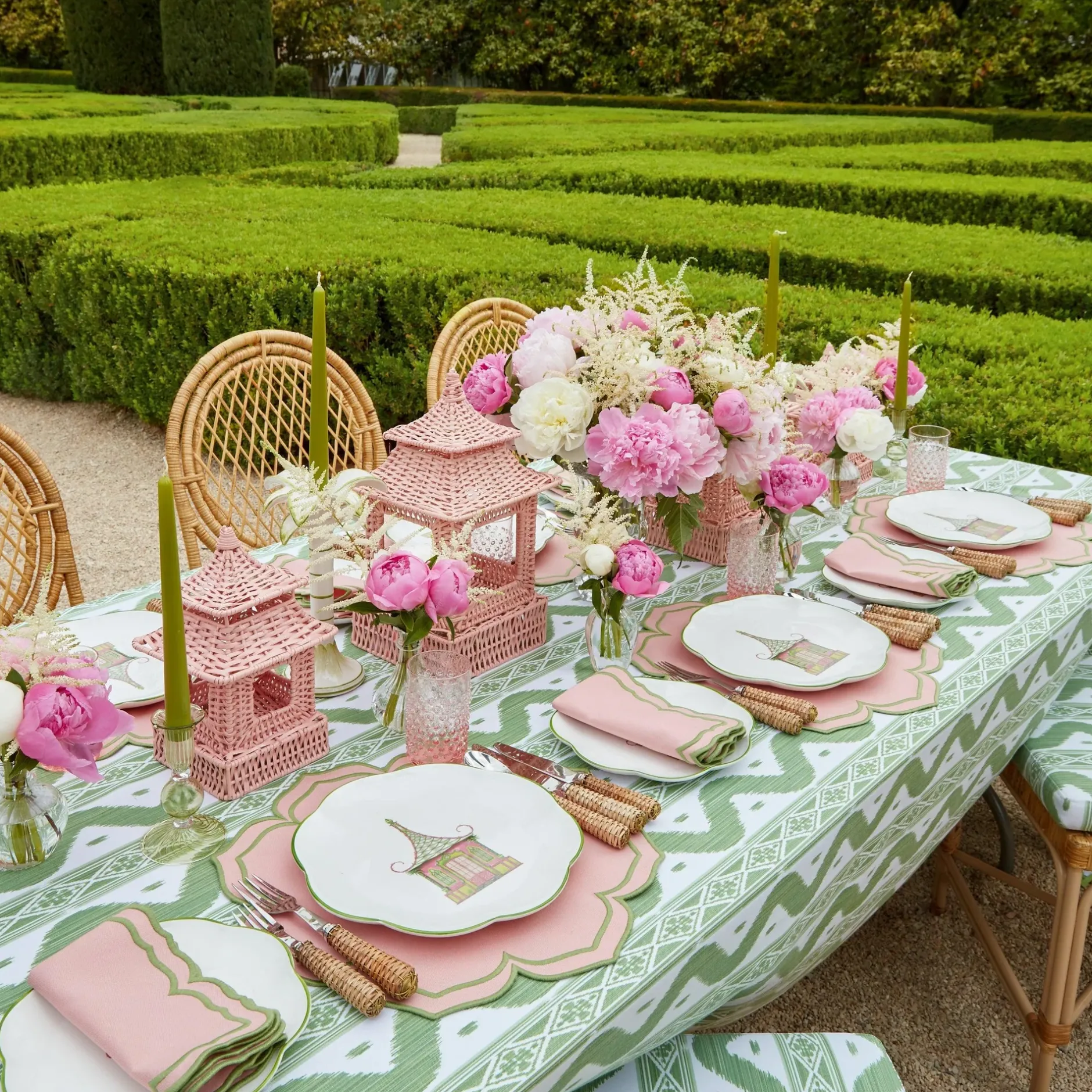 New Mrs. Alice Pink & Green Pagoda Dinner Plate (Set Of 4)