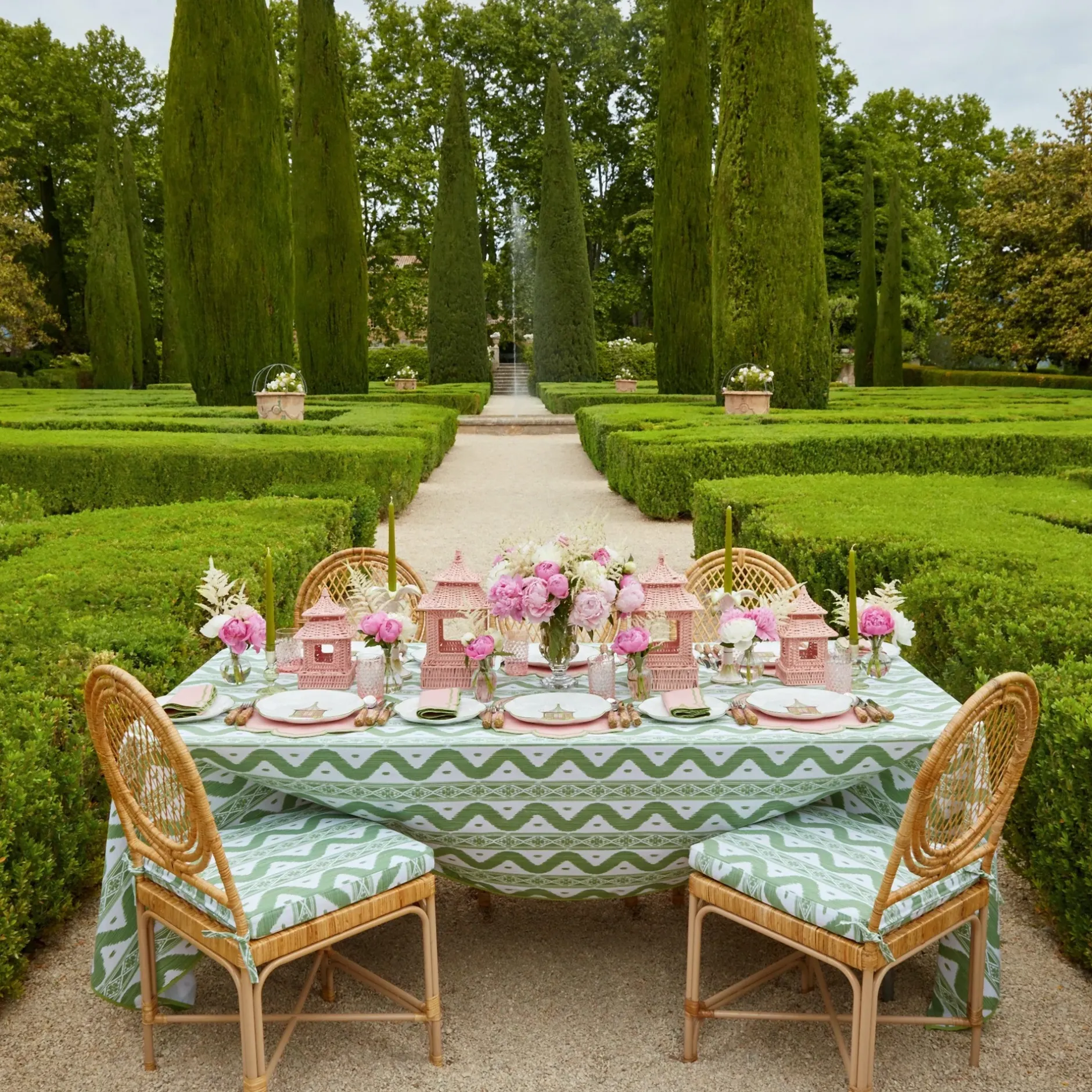 New Mrs. Alice Pink & Green Pagoda Dinner Plate (Set Of 4)
