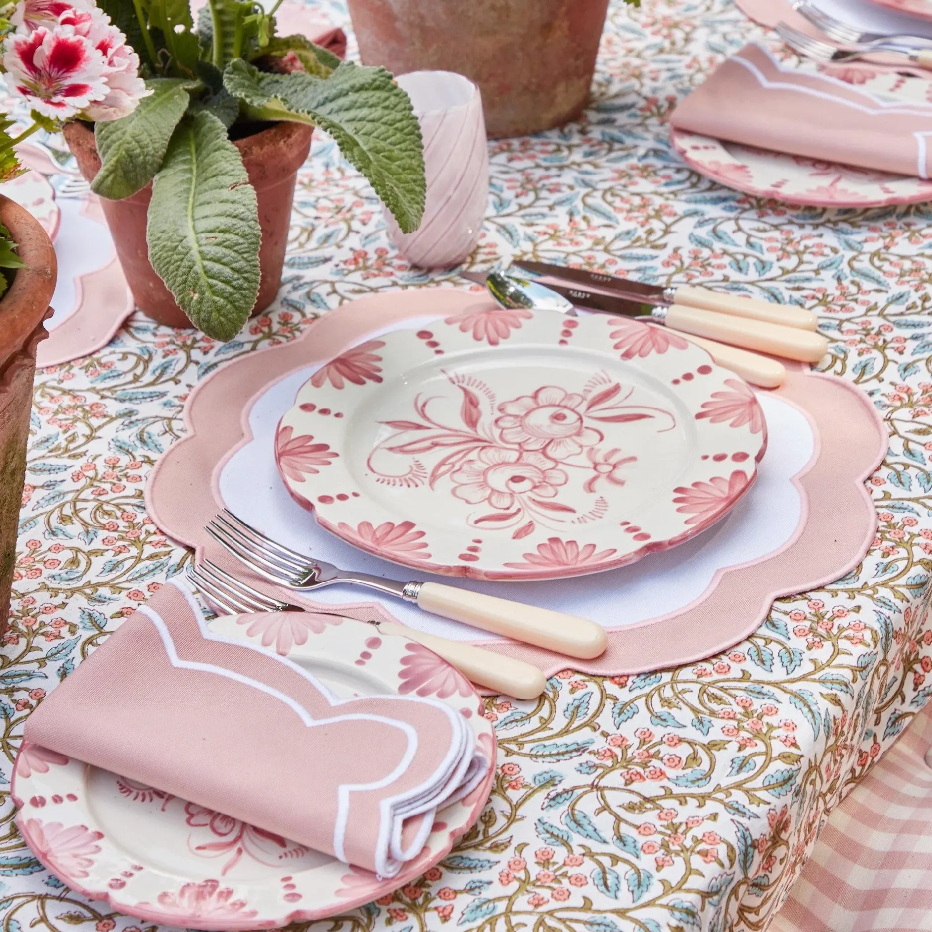 Best Mrs. Alice Pink Applique Napkins (Set Of 4)