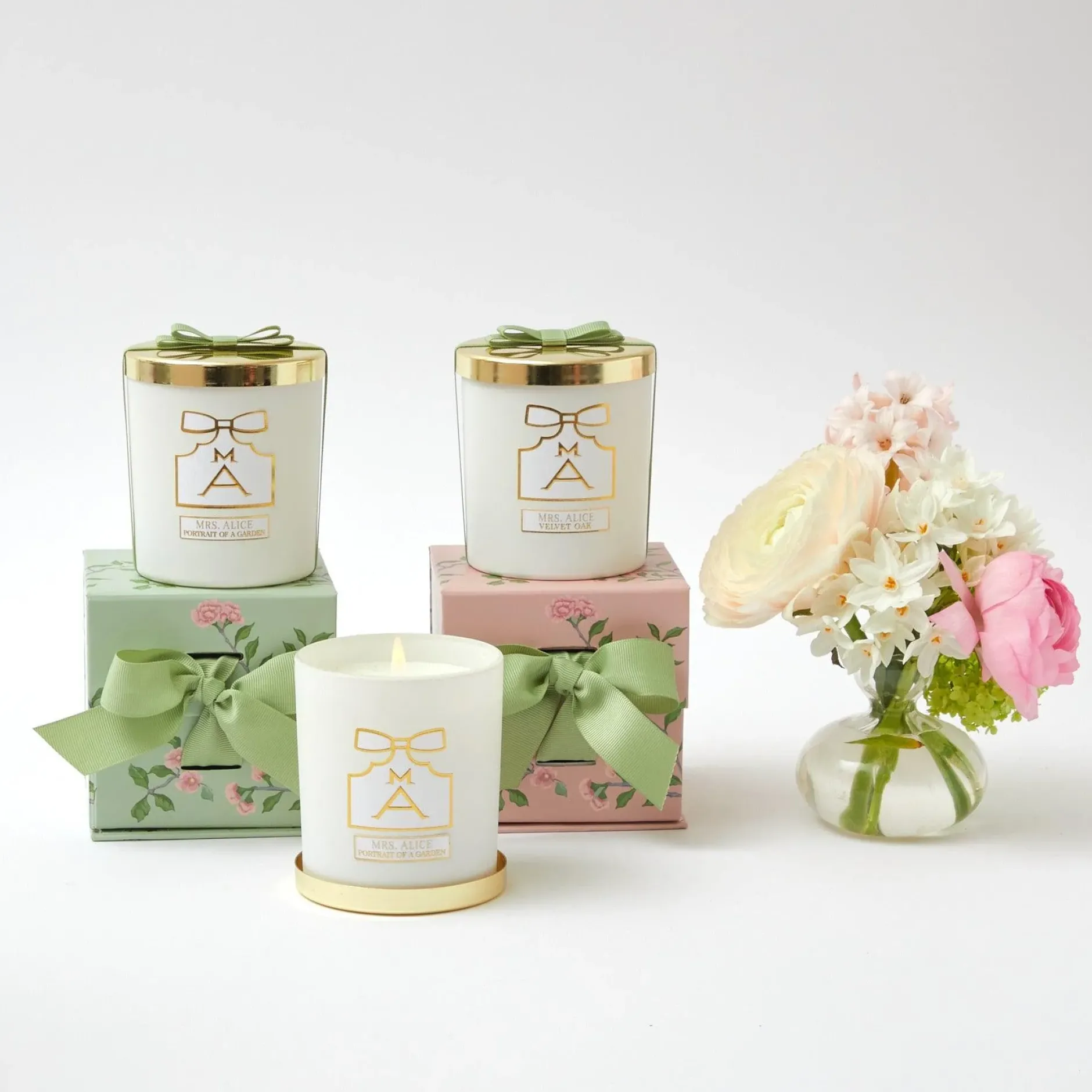 Hot Mrs. Alice Portrait Of A Garden Scented Candle
