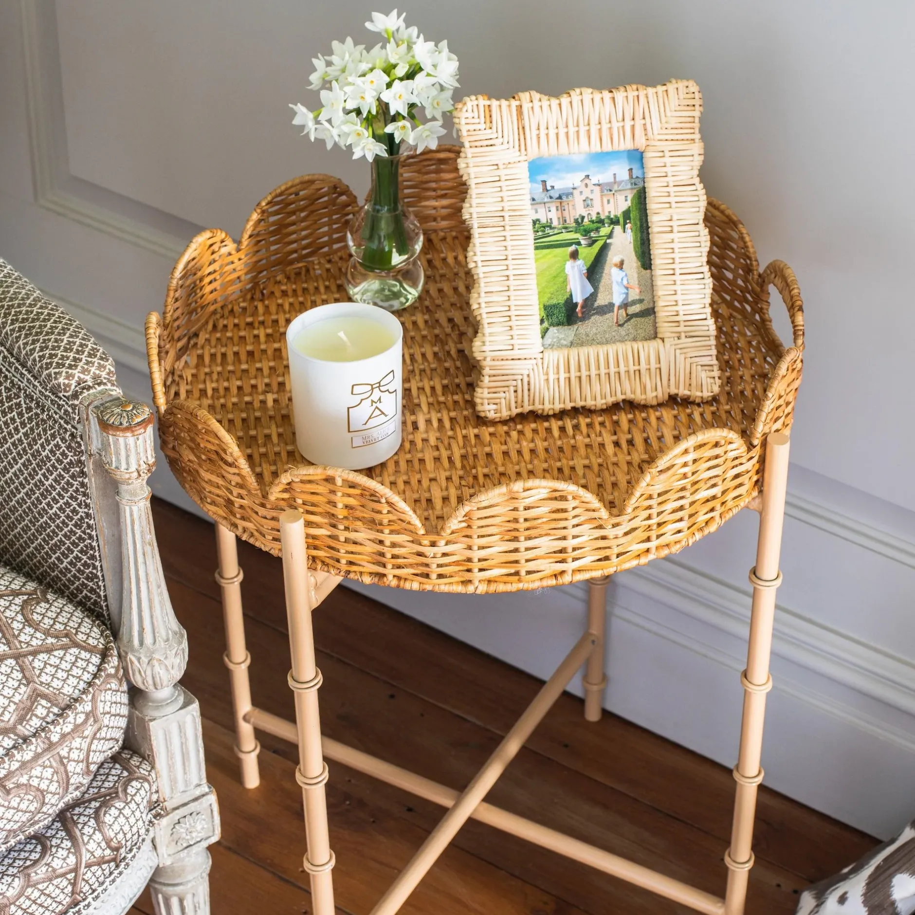 Discount Mrs. Alice Round Scalloped Rattan Tray With Stand