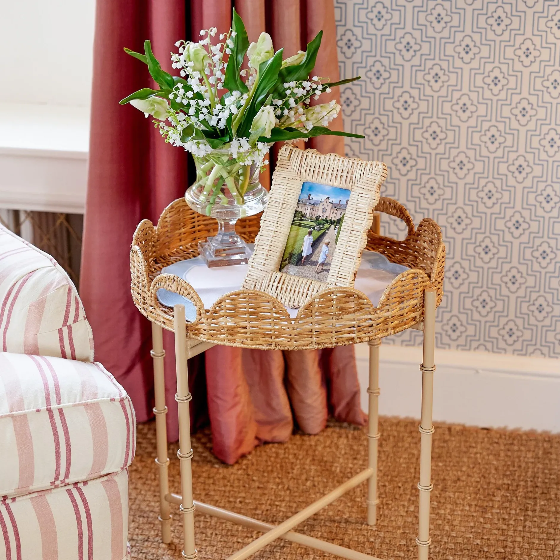 Discount Mrs. Alice Round Scalloped Rattan Tray With Stand