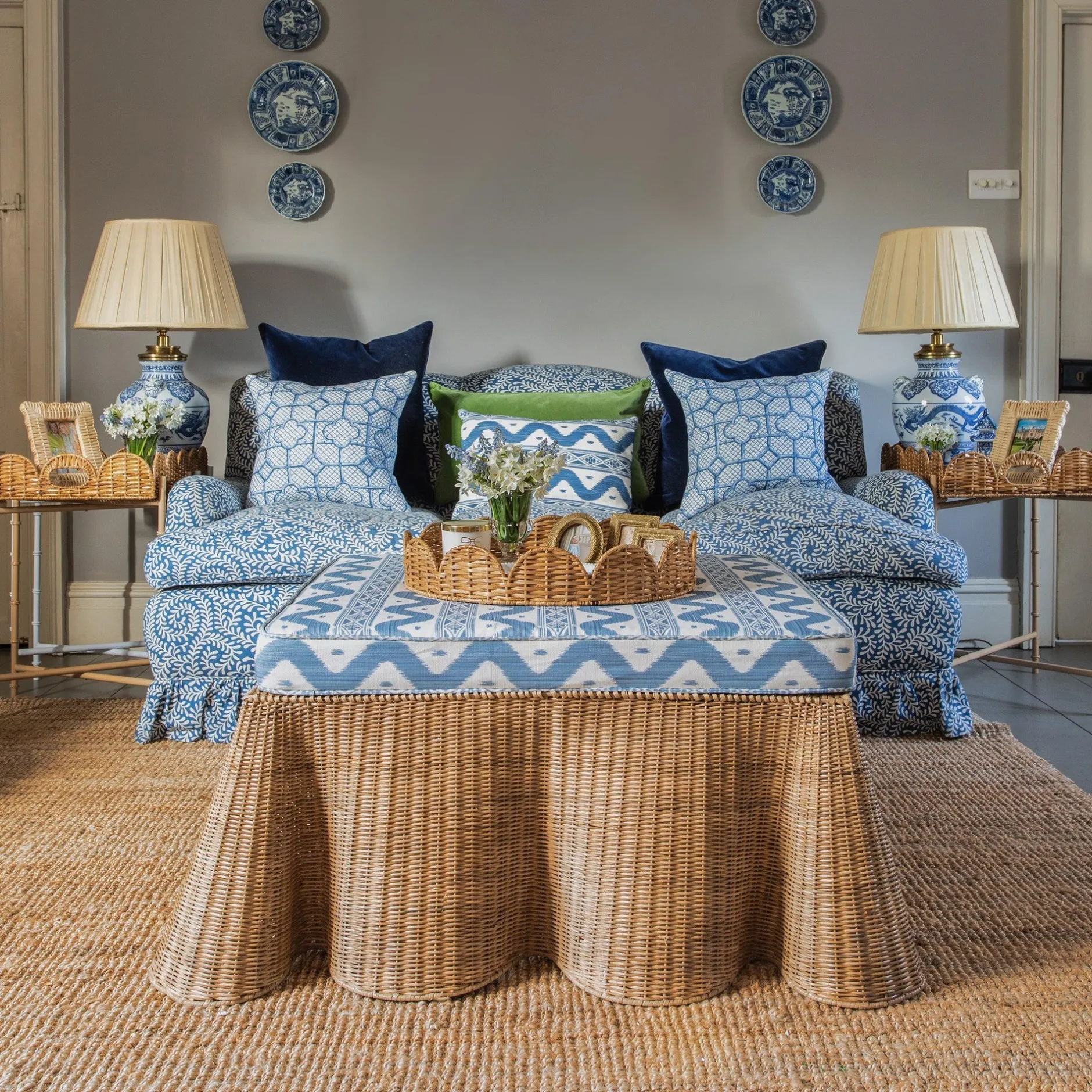 Discount Mrs. Alice Round Scalloped Rattan Tray With Stand