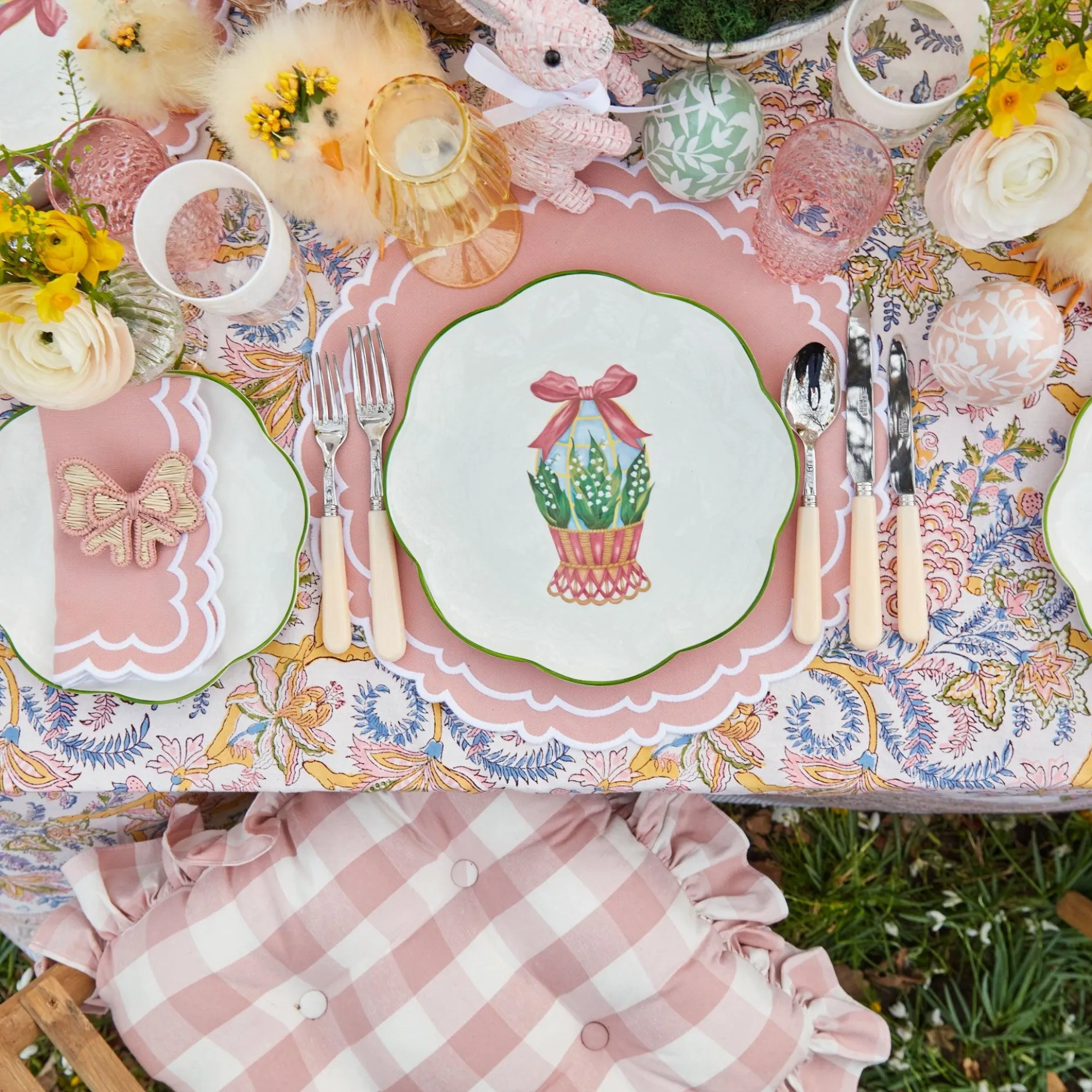 Mrs. Alice Scalloped Easter Dinner & Starter Plate (Set Of 8)