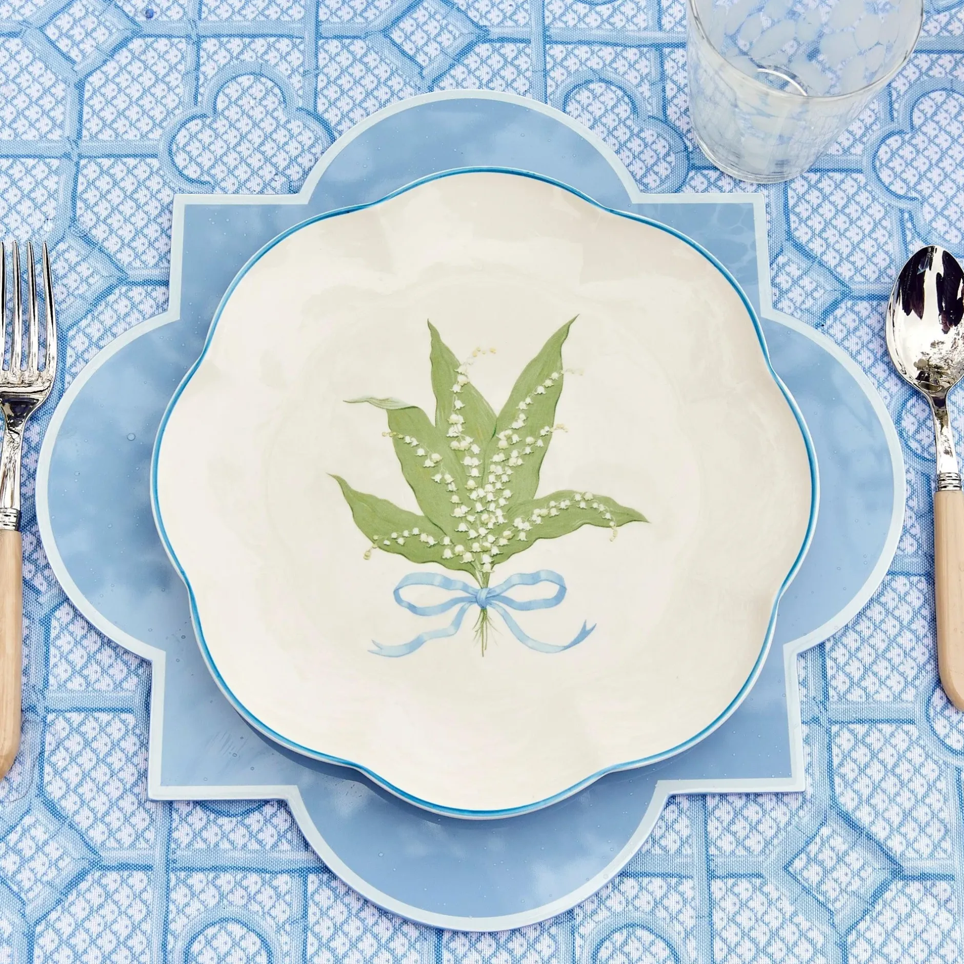 Sale Mrs. Alice Scalloped Lily Of The Valley Dinner Plate