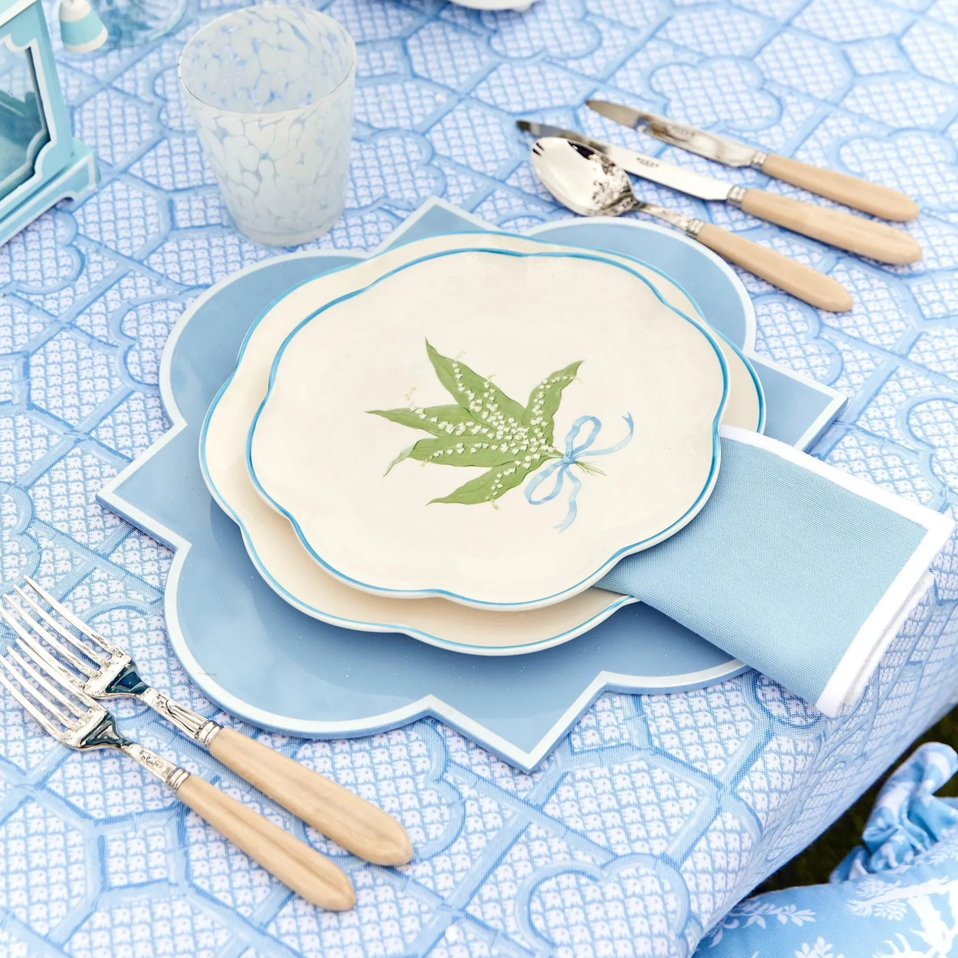 Sale Mrs. Alice Scalloped Lily Of The Valley Dinner Plate