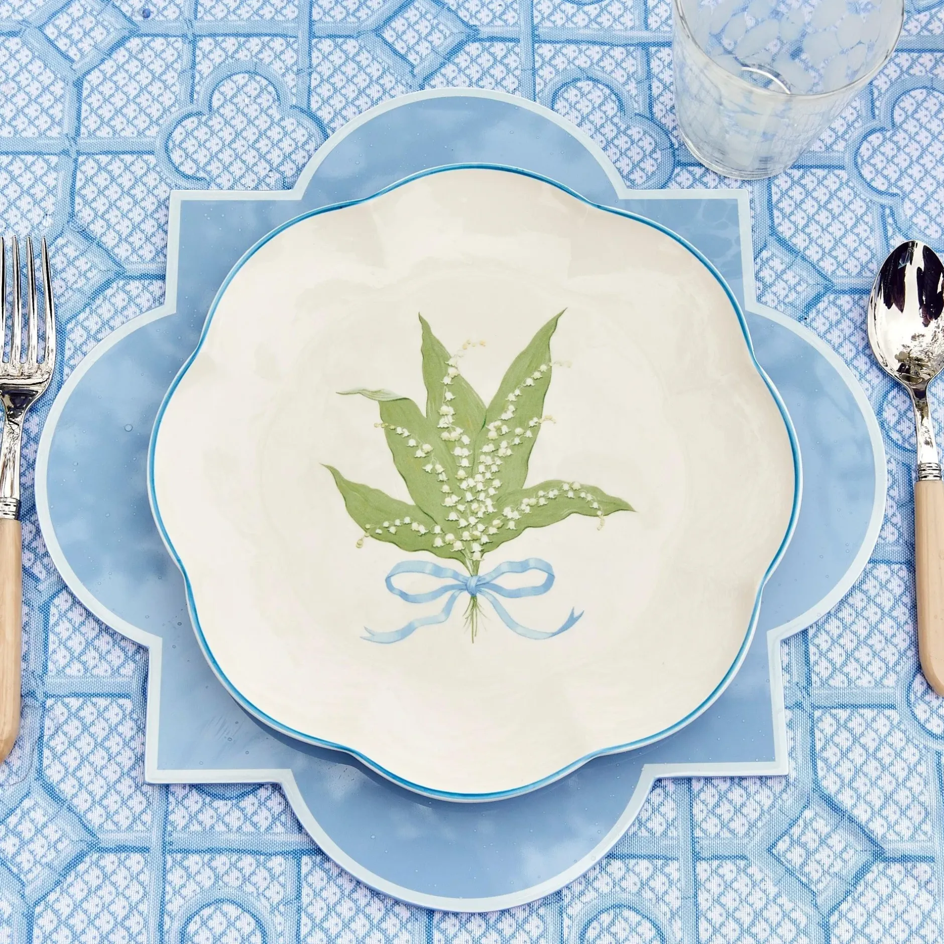 Clearance Mrs. Alice Scalloped Lily Of The Valley Dinner Plate (Set Of 4)
