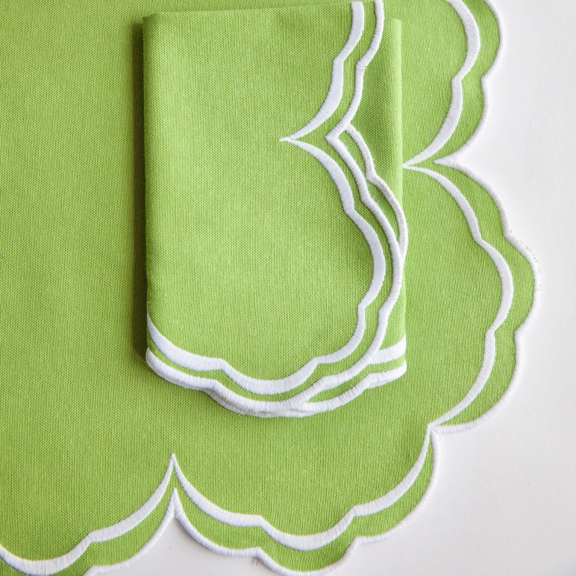 Clearance Mrs. Alice Serena Apple Green Scalloped Placemats (Set Of 4)