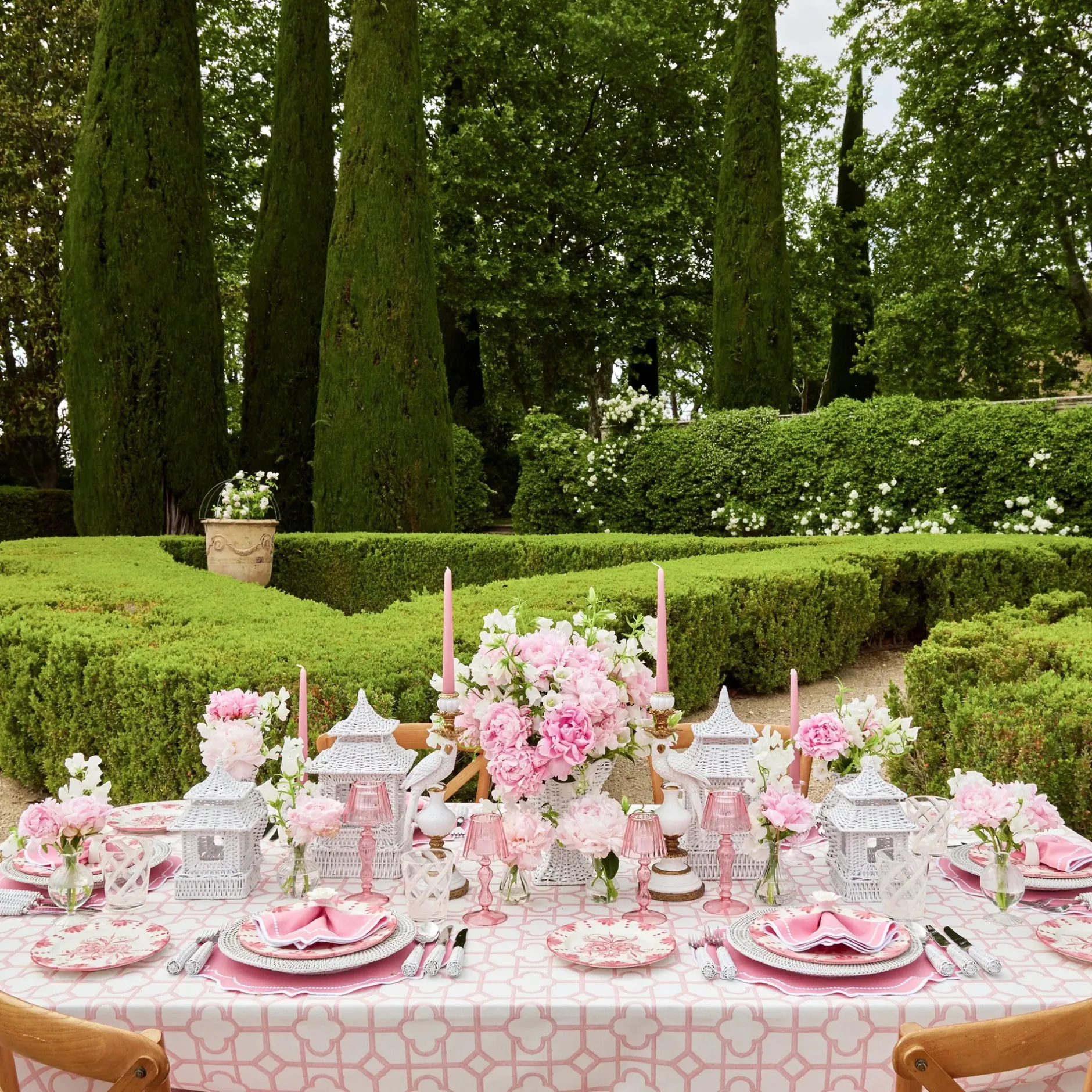 New Mrs. Alice Seville Pink Gardenia Dinner & Starter Plates (Set Of 8)