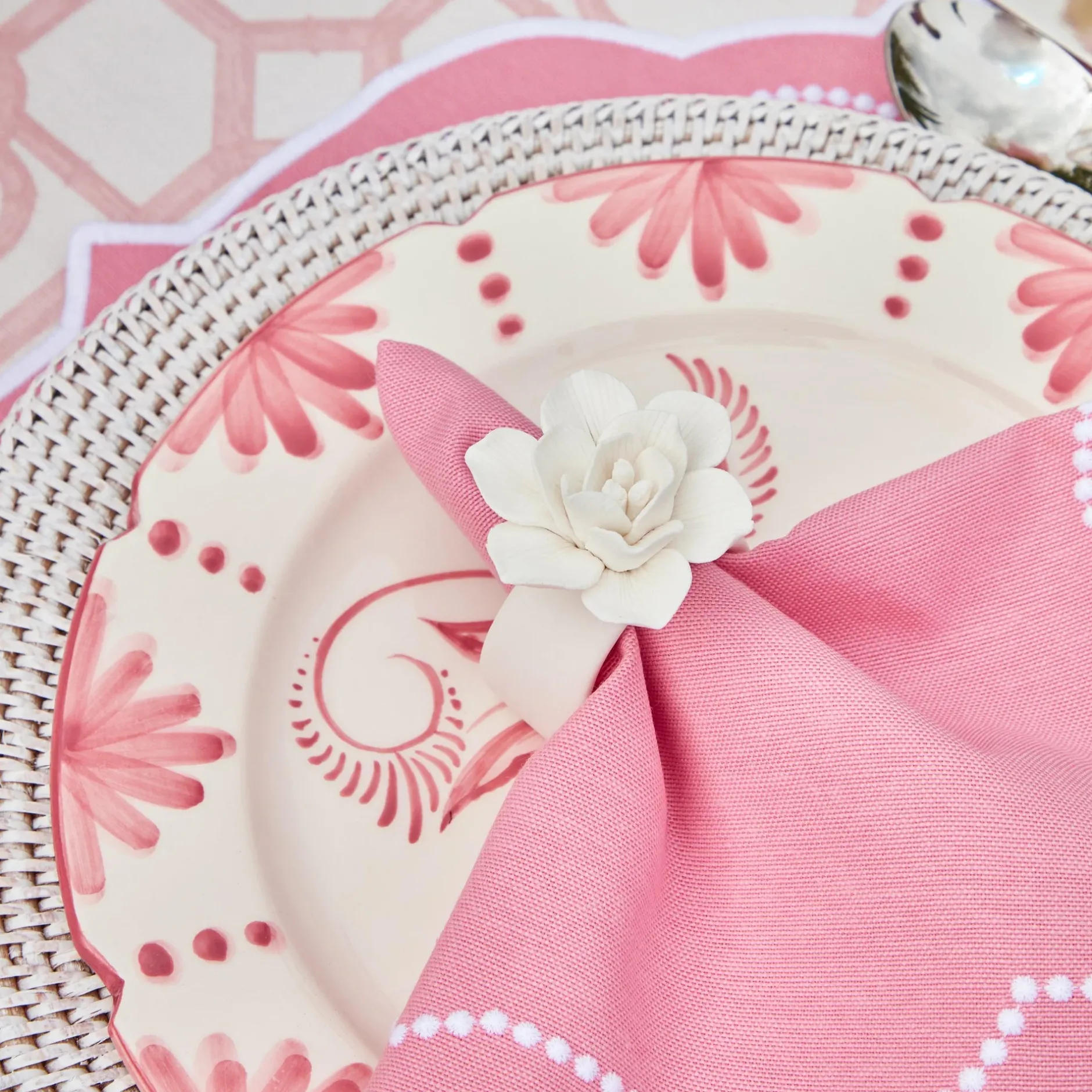 Hot Mrs. Alice Seville Pink Gardenia Dinner & Starter Plates (Set Of 8)
