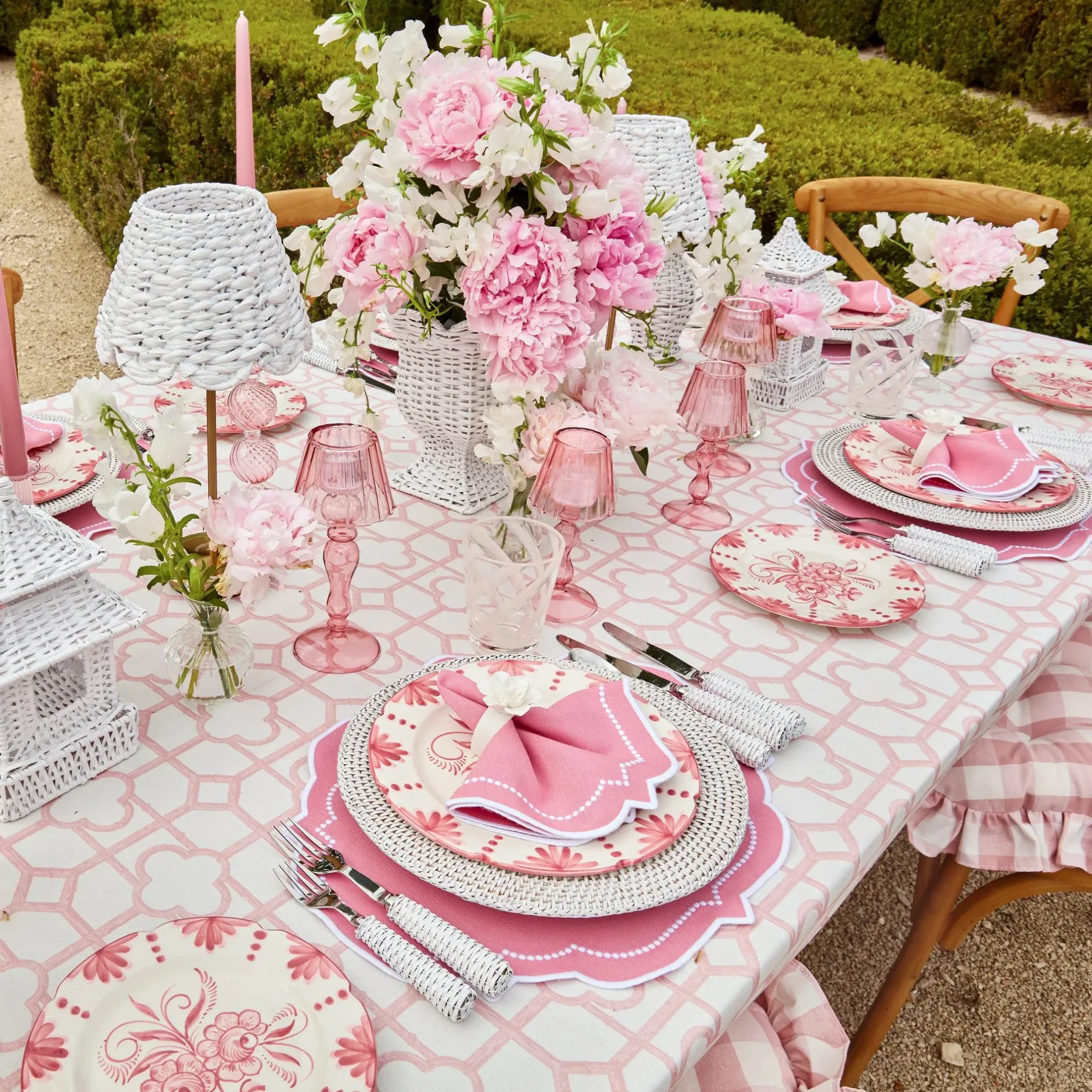 Hot Mrs. Alice Seville Pink Gardenia Dinner & Starter Plates (Set Of 8)