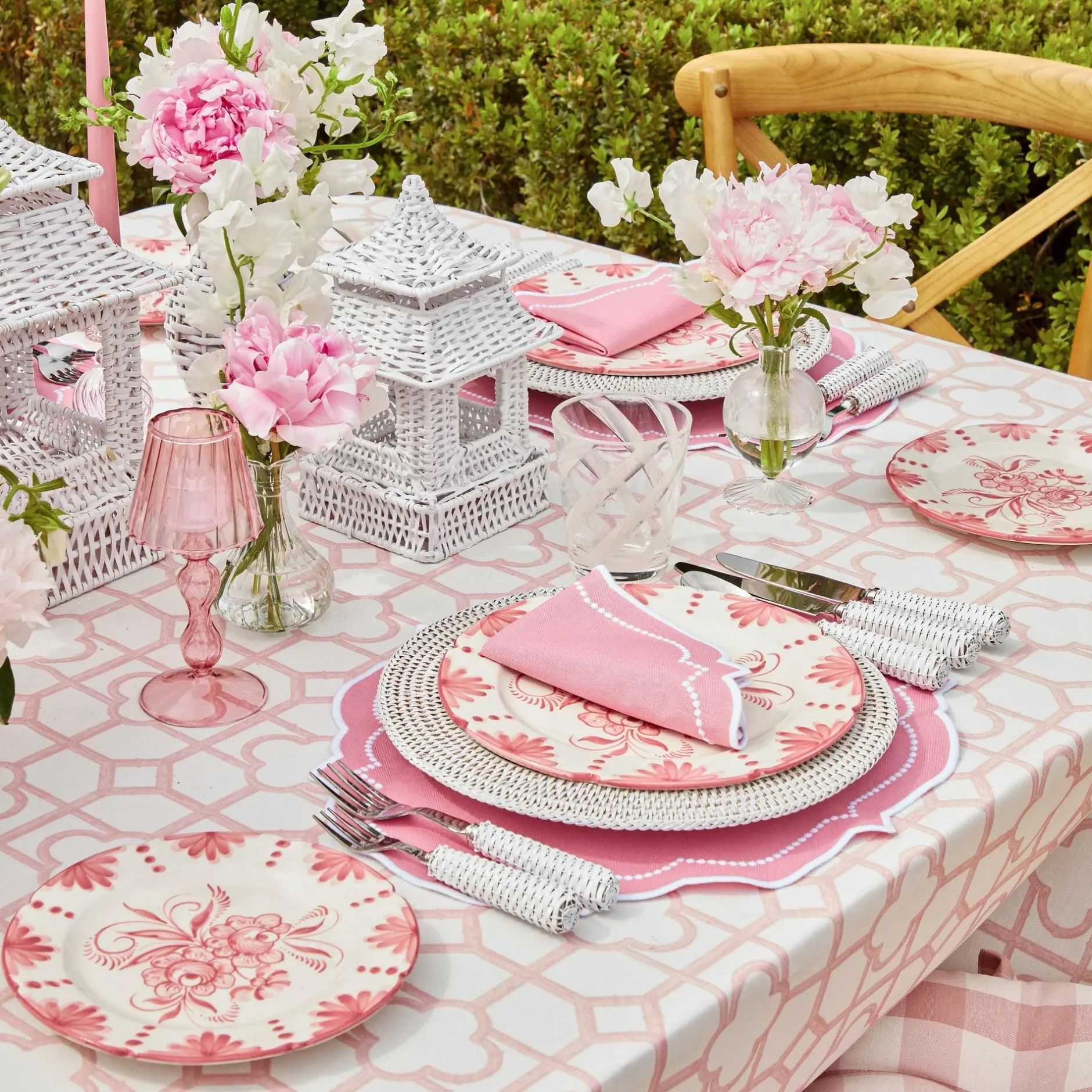 New Mrs. Alice Seville Pink Gardenia Starter Plate (Set Of 4)