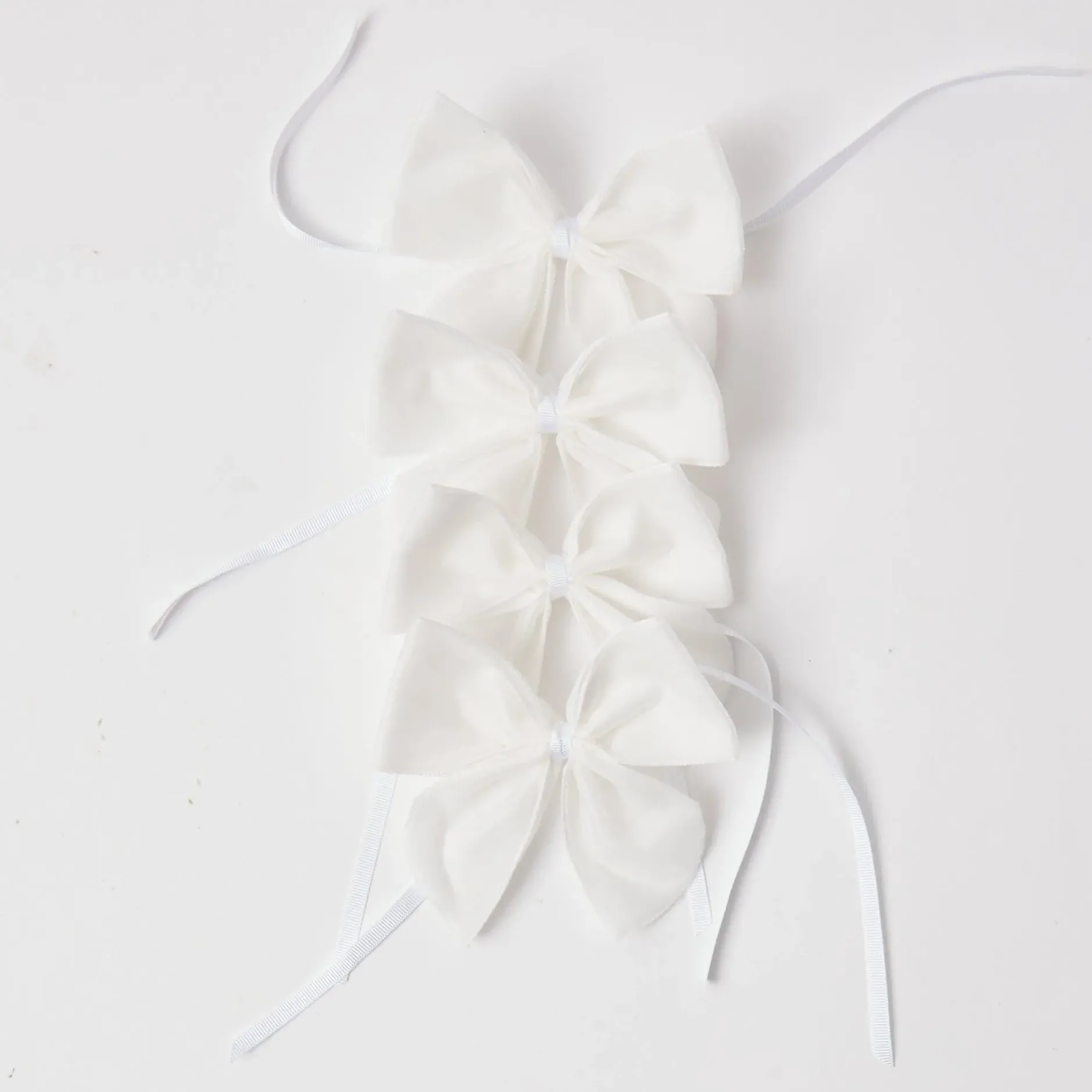 New Mrs. Alice Snow White Velvet Napkin Bows (Set Of 4)