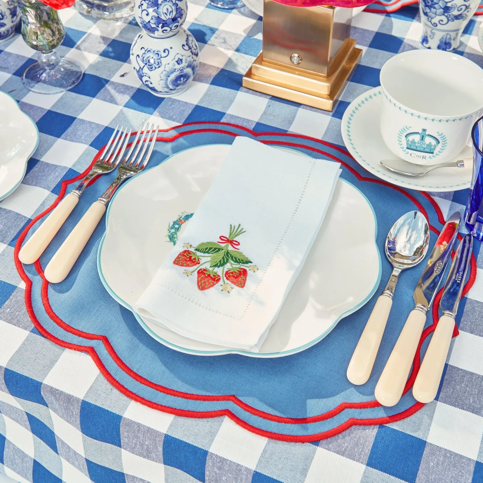 Online Mrs. Alice Strawberry White Linen Embroidered Napkins (Set Of 4)