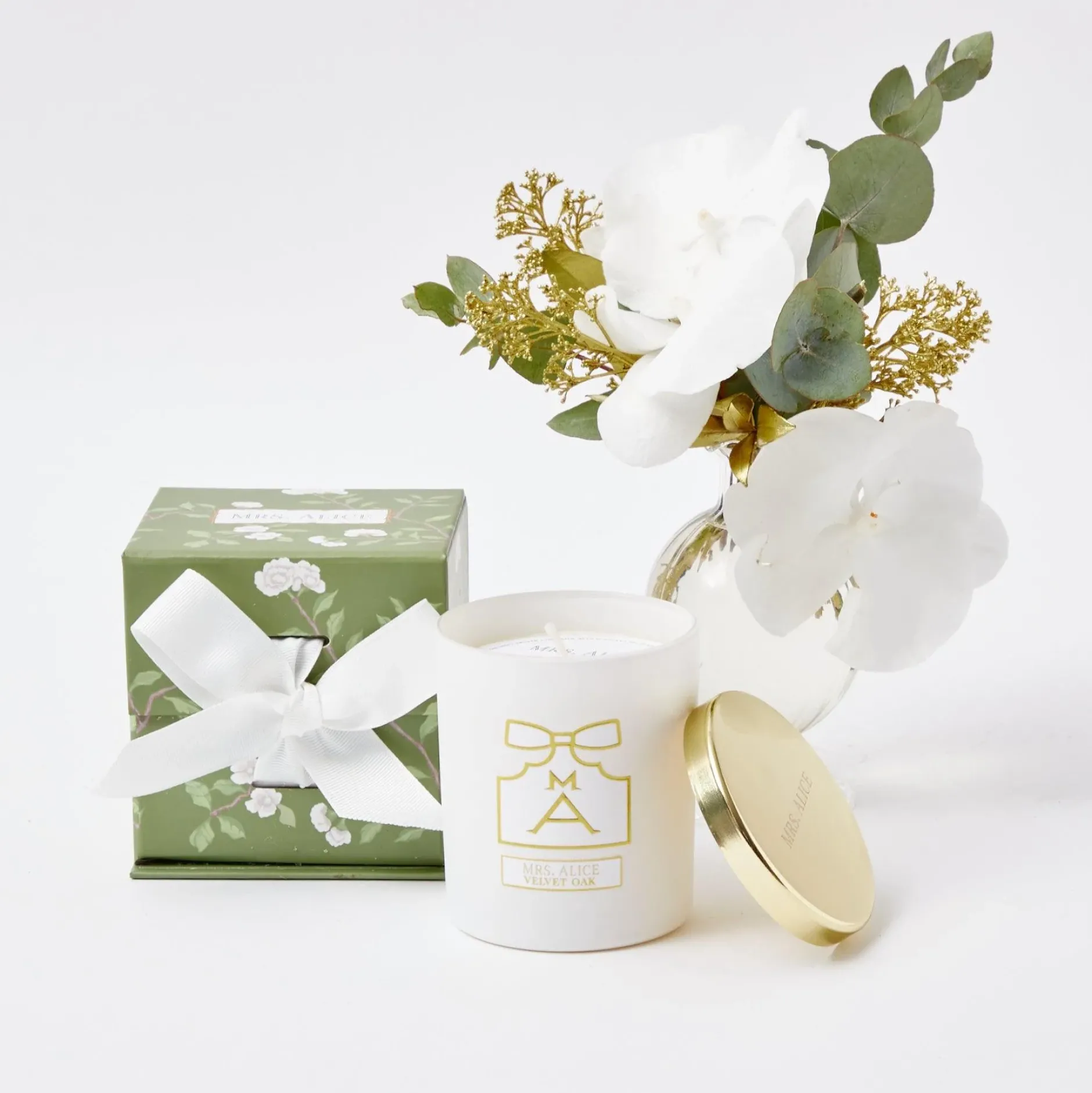 Mrs. Alice Velvet Oak Scented Candle
