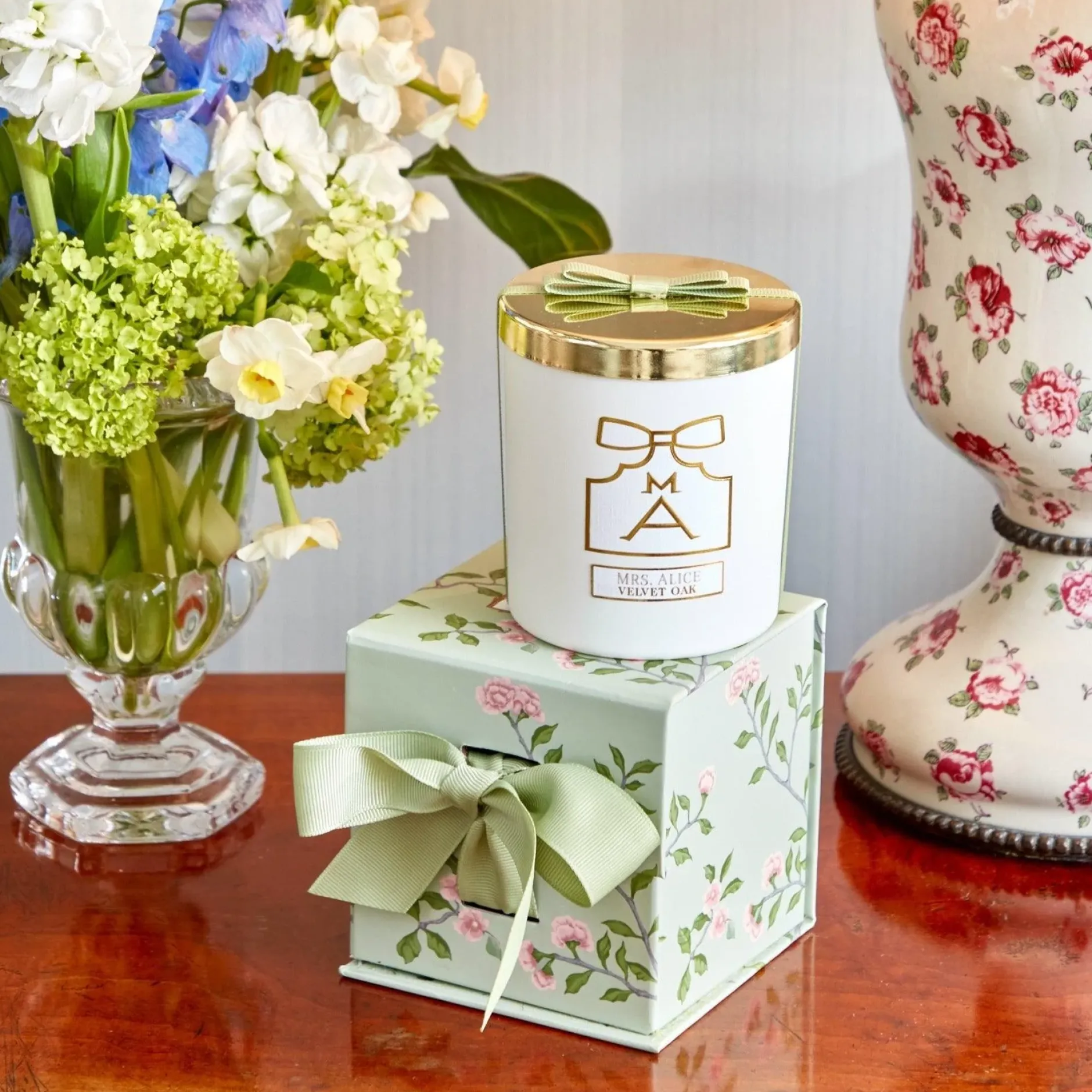 Mrs. Alice Velvet Oak Scented Candle