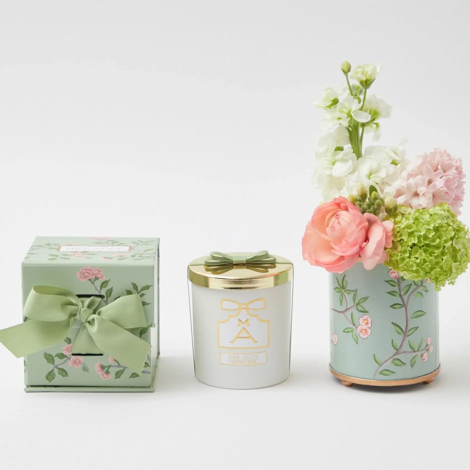 New Mrs. Alice Velvet Oak Scented Candle & Pot Set