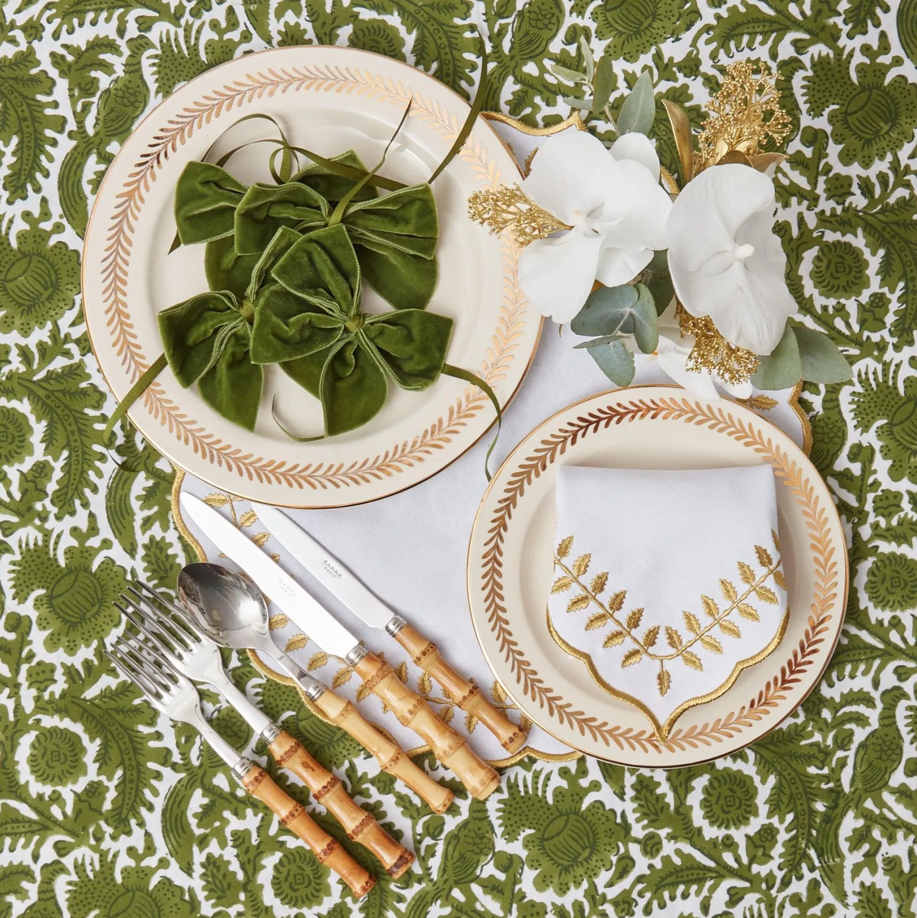 Mrs. Alice White & Gold Laurel Napkins (Set Of 4)
