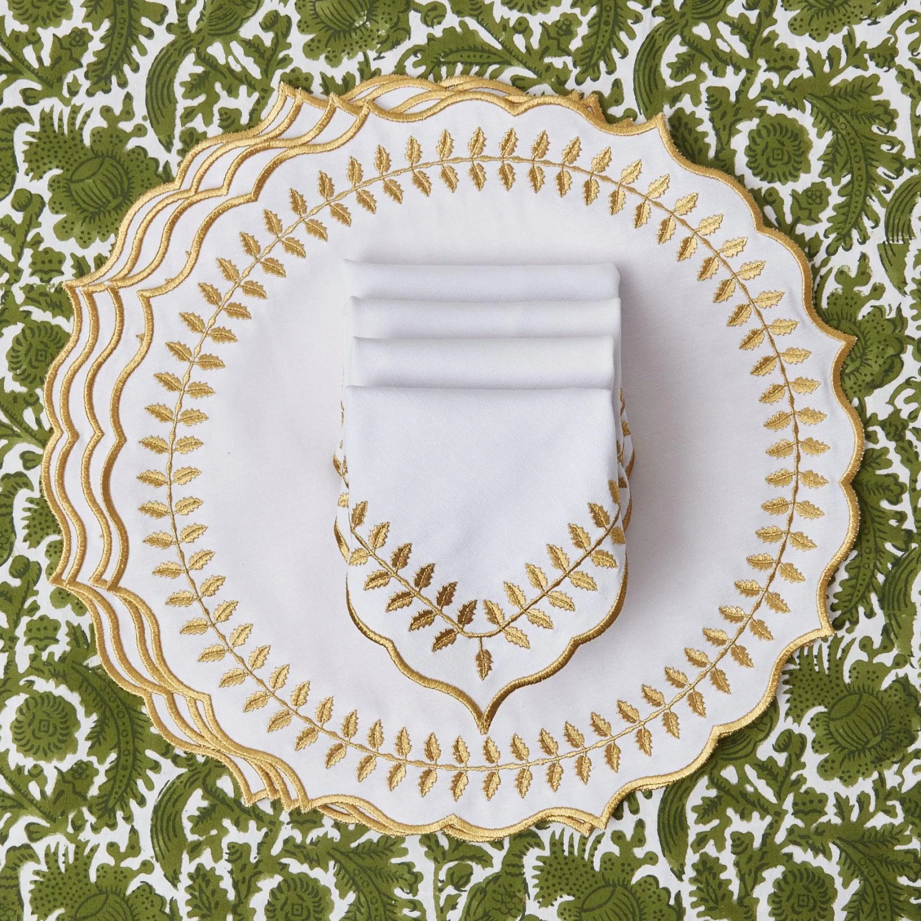 Mrs. Alice White & Gold Laurel Napkins (Set Of 4)