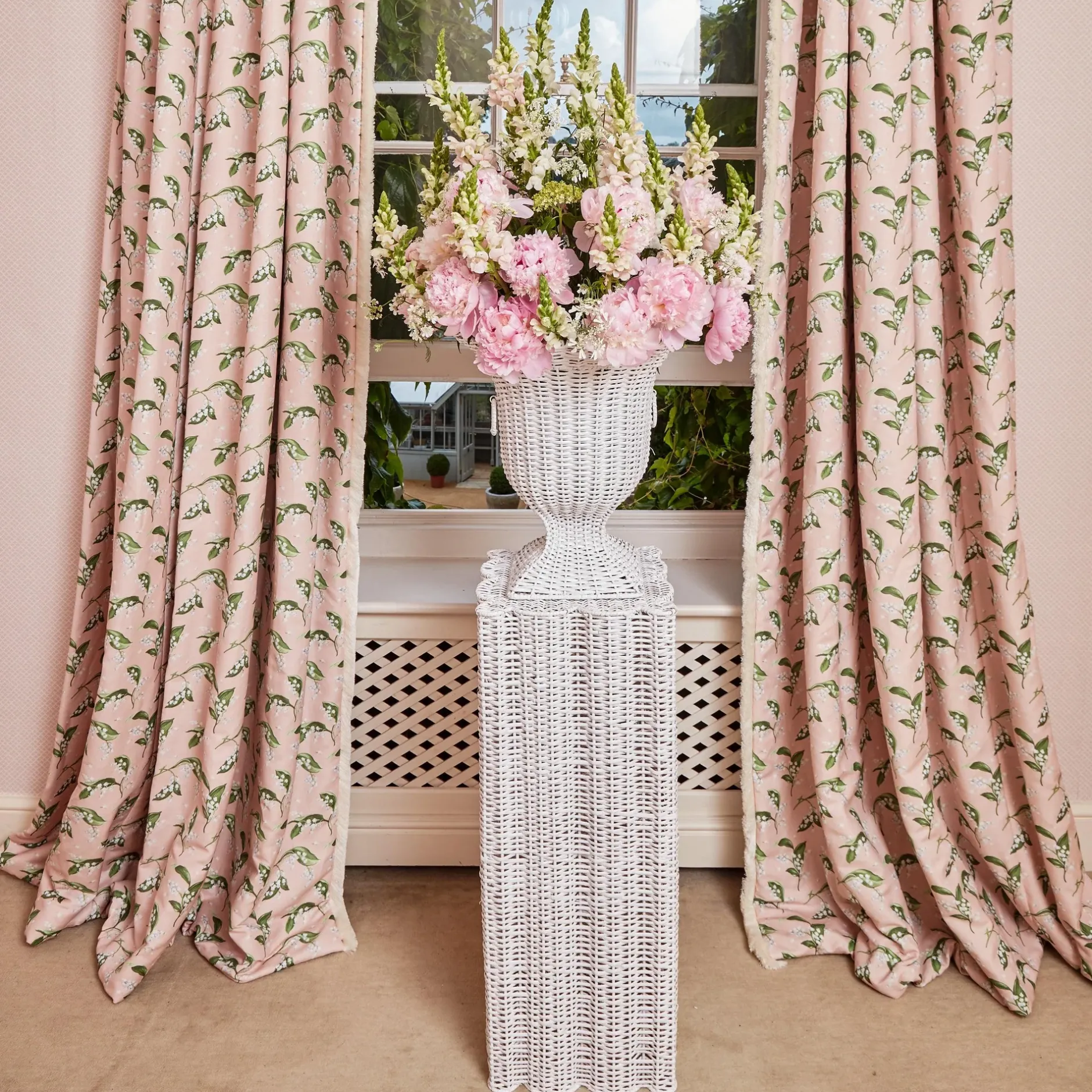 Clearance Mrs. Alice White Liliana Scalloped Rattan Pedestal And Urn