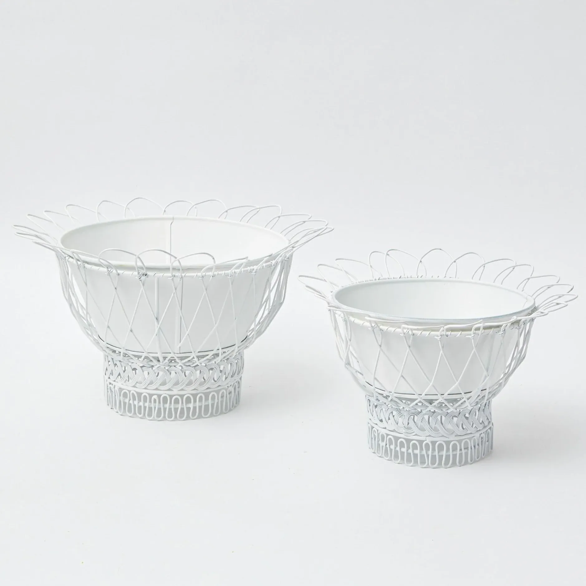 Outlet Mrs. Alice White Metal Planter