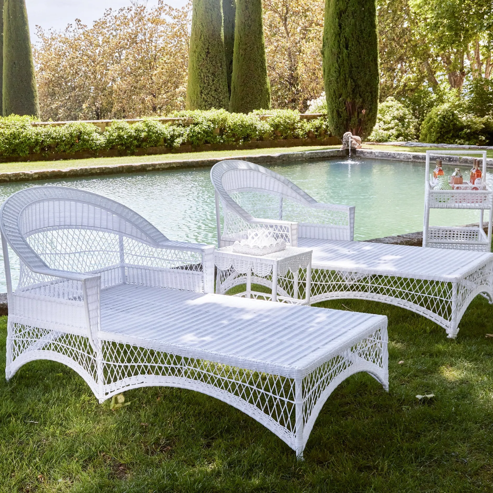 Online Mrs. Alice White Rattan Sun Lounger With Blue Ikat Cushion