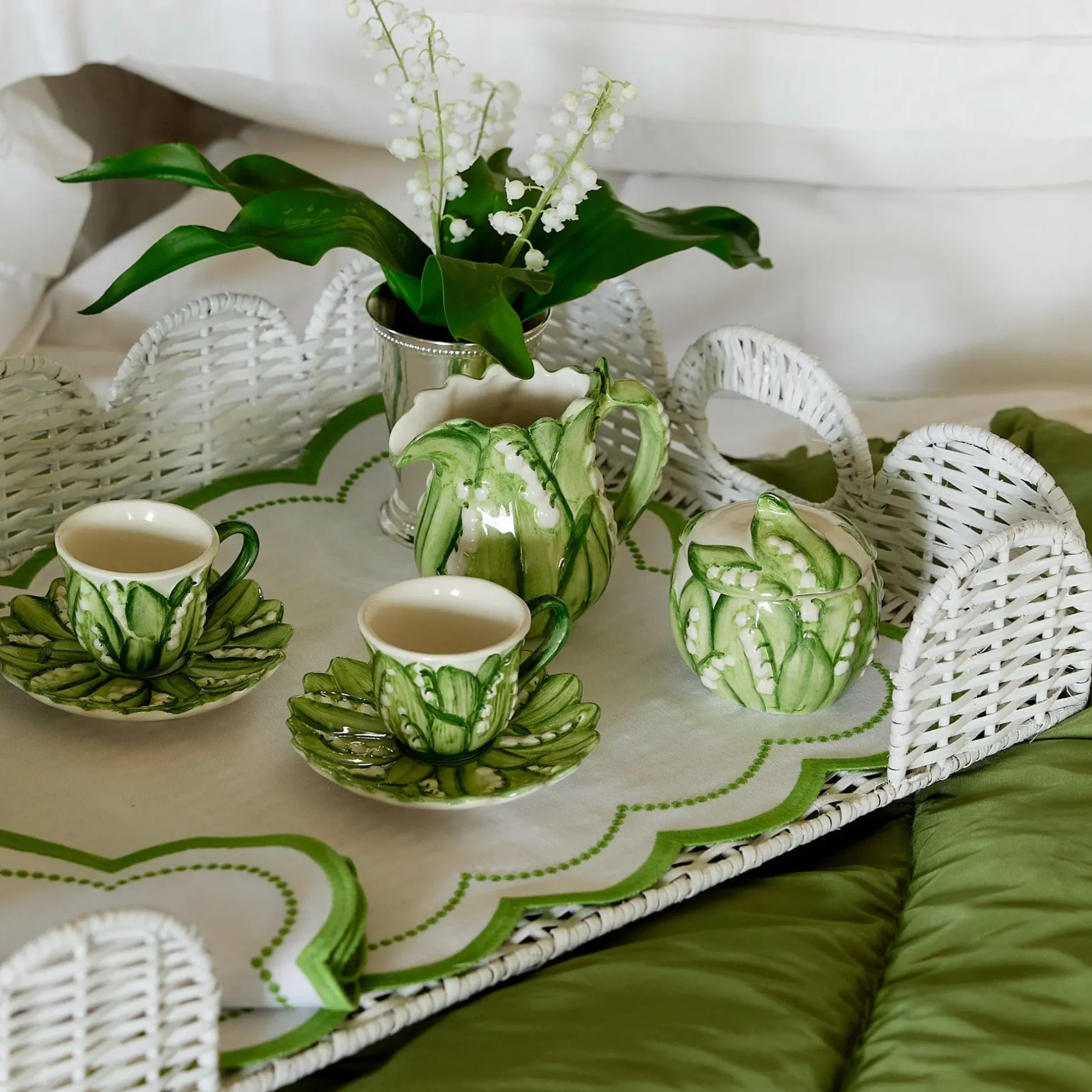 Hot Mrs. Alice White Scalloped Rattan Breakfast Tray